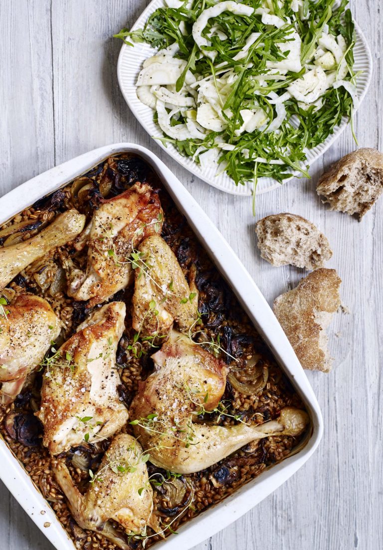 Kyllingefad med svampe og speltkerner