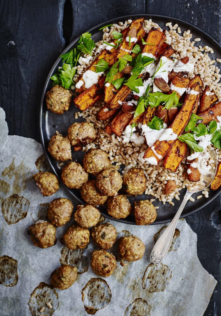 Spicy kyllingedeller med harissa-gulerødder