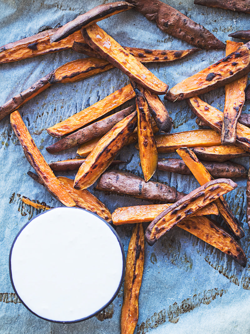 Sød kartoffel-fritter med feta-dip