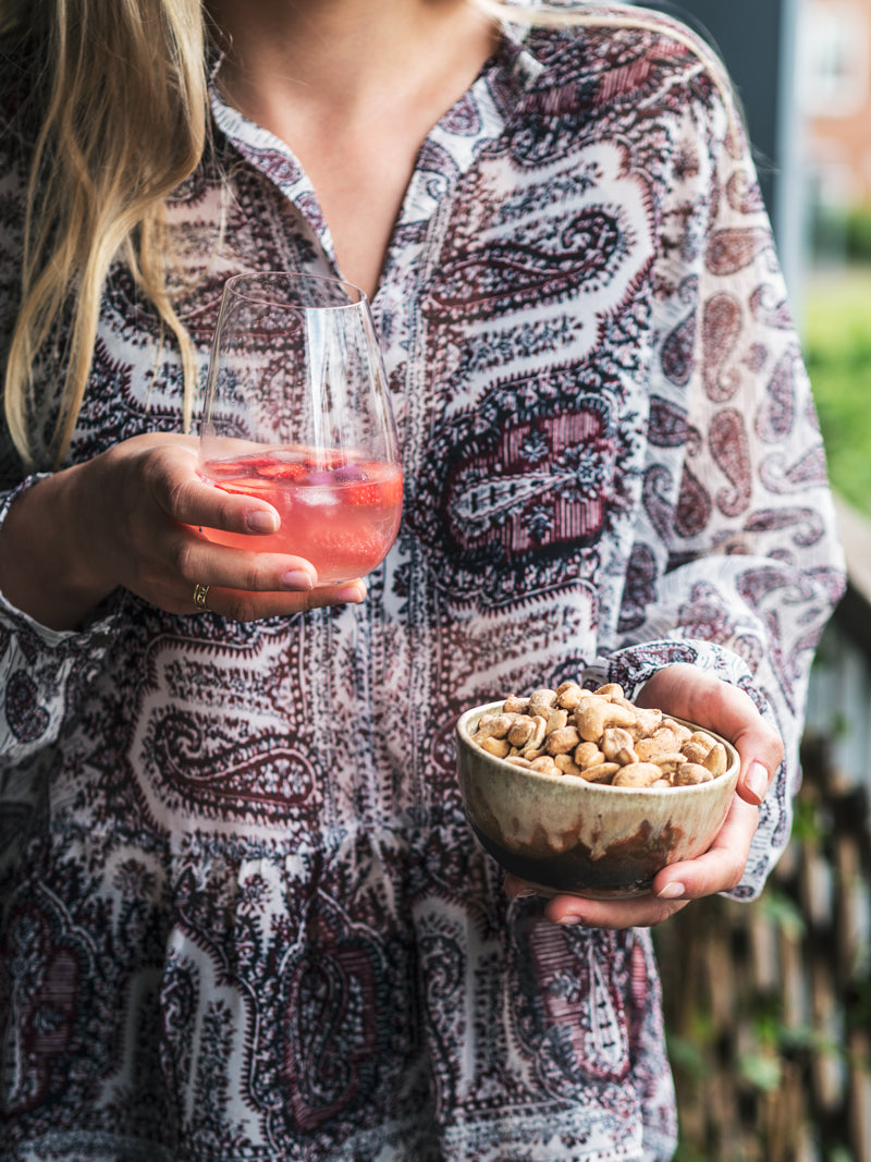 Gin og Tonic med jordbær og grape