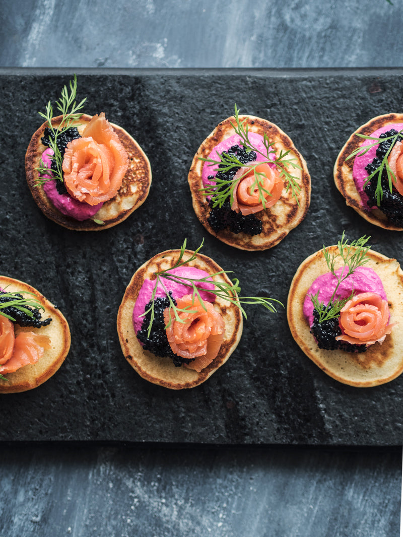 Blinis med laks & rødbedecreme