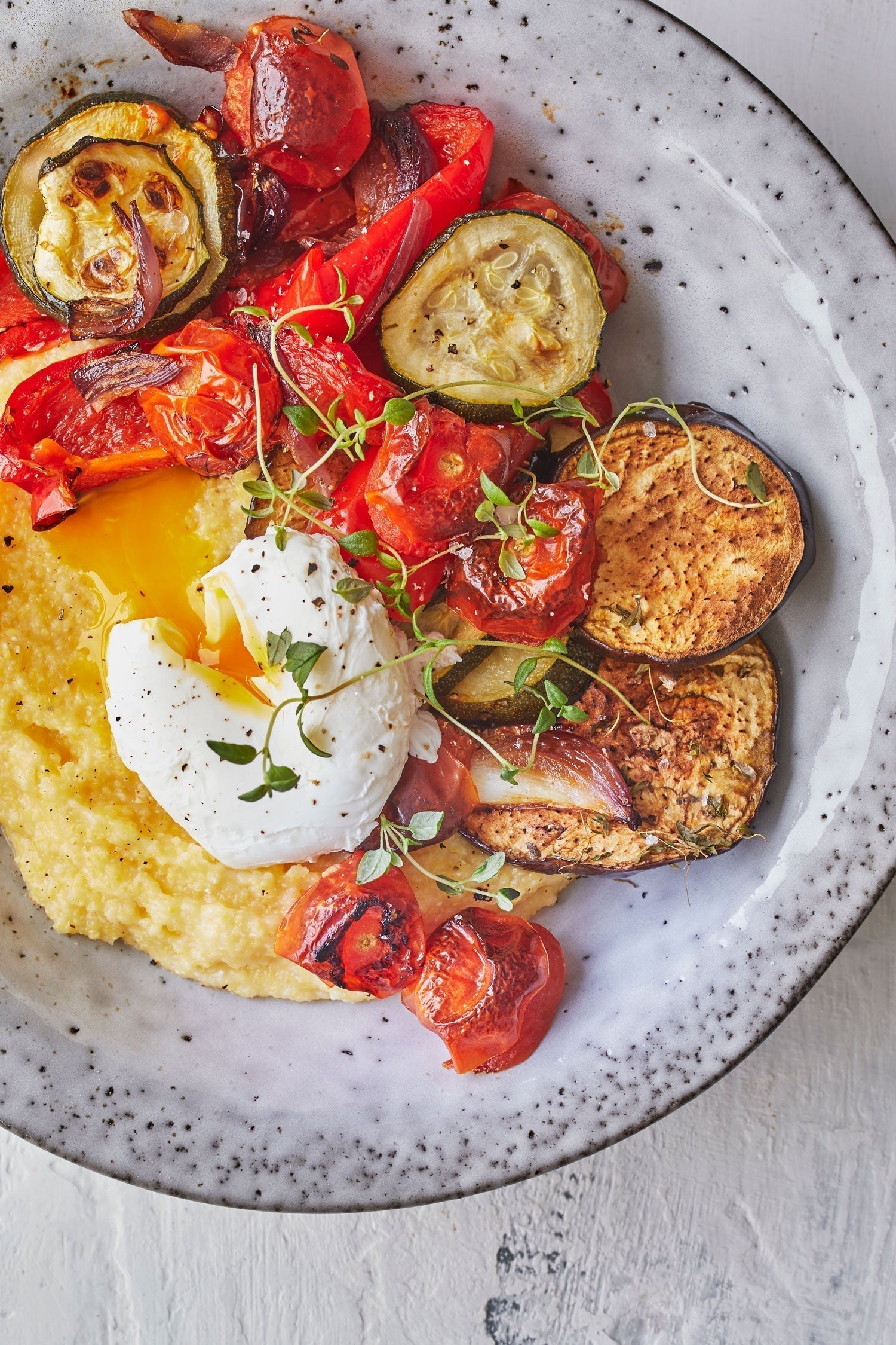 Polenta med grøntsager og æg