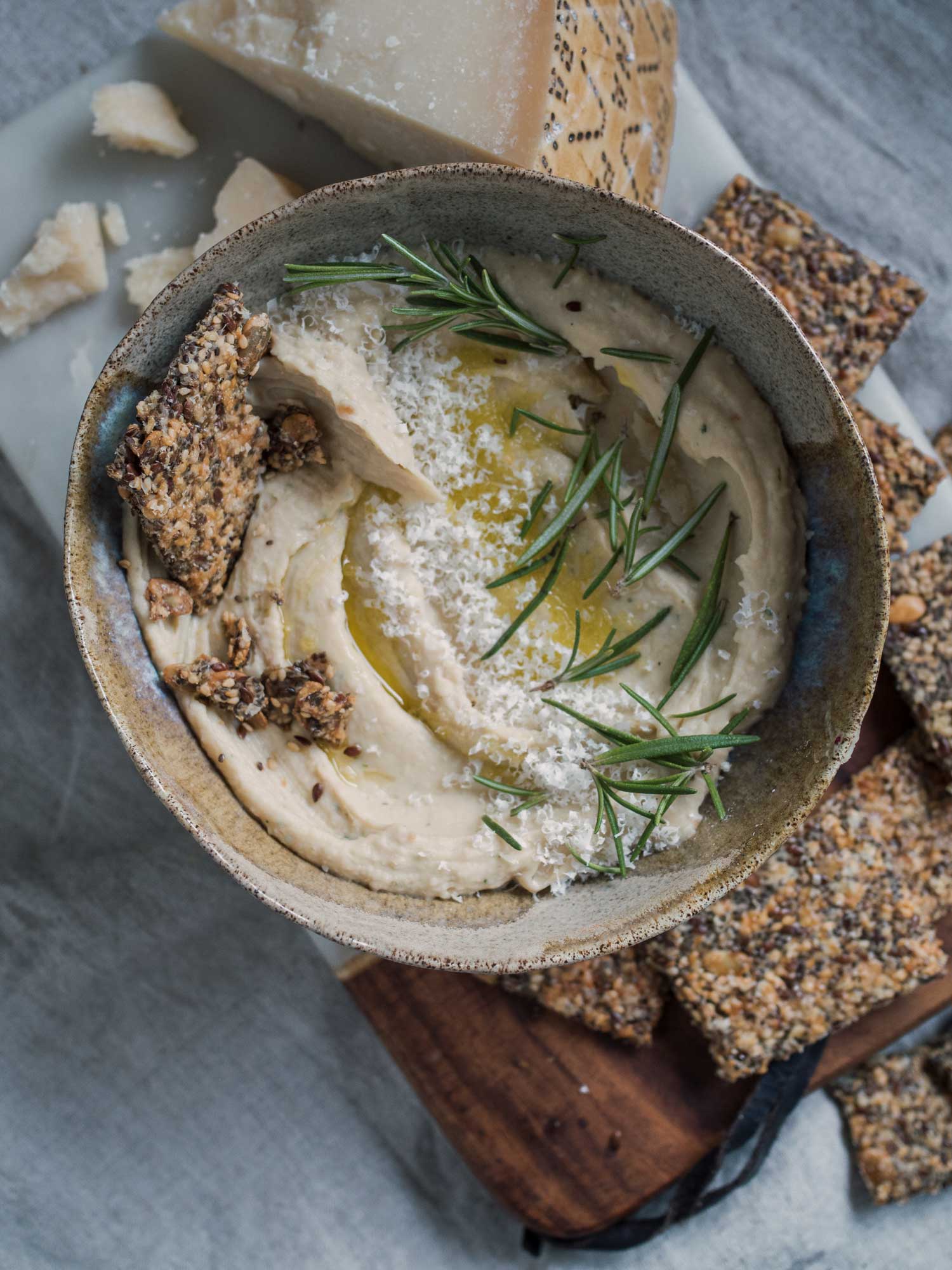 Hvid bønnedip med ristet hvidløg og Grana Padano