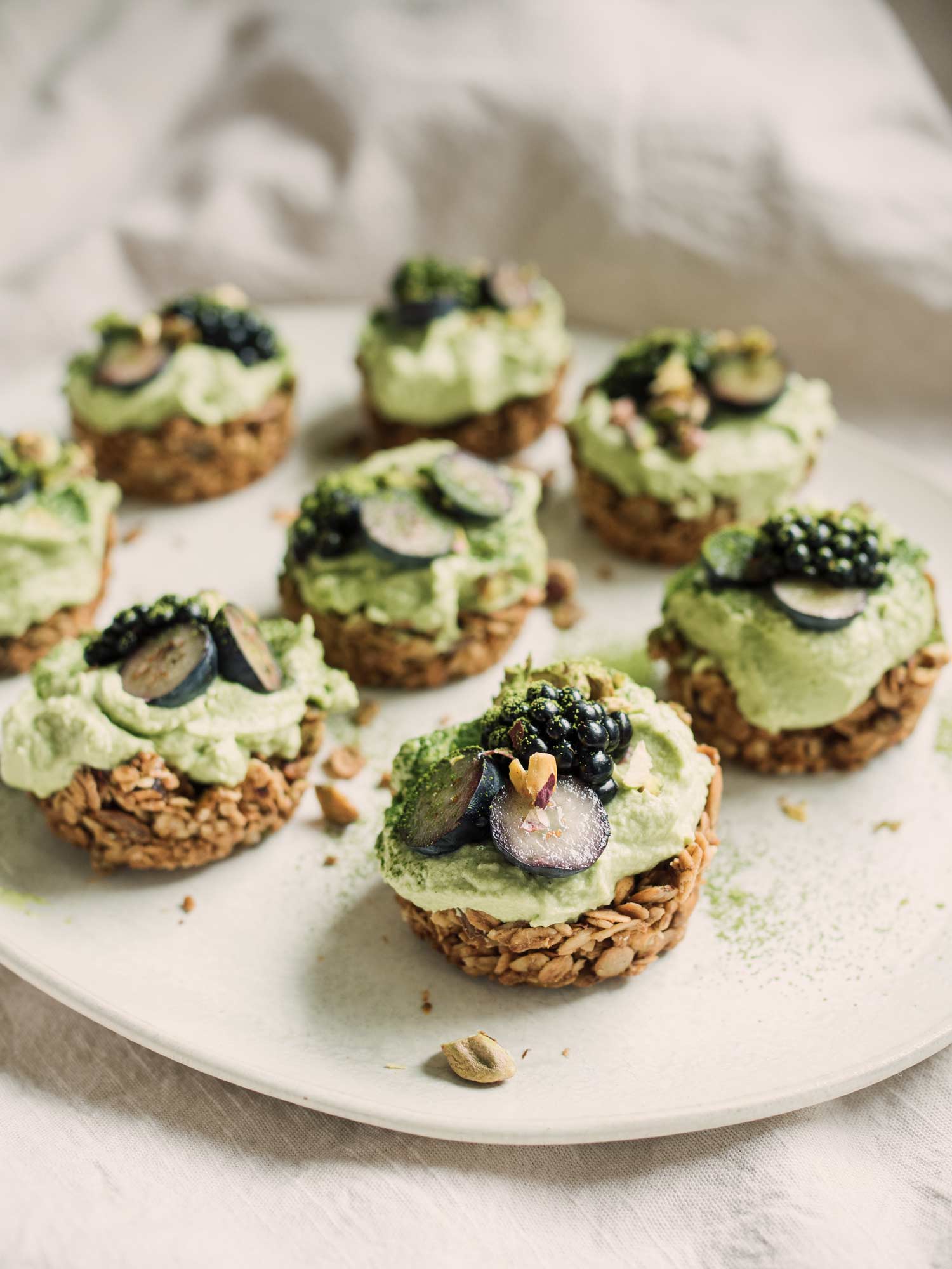 Matchatærter med granolabund