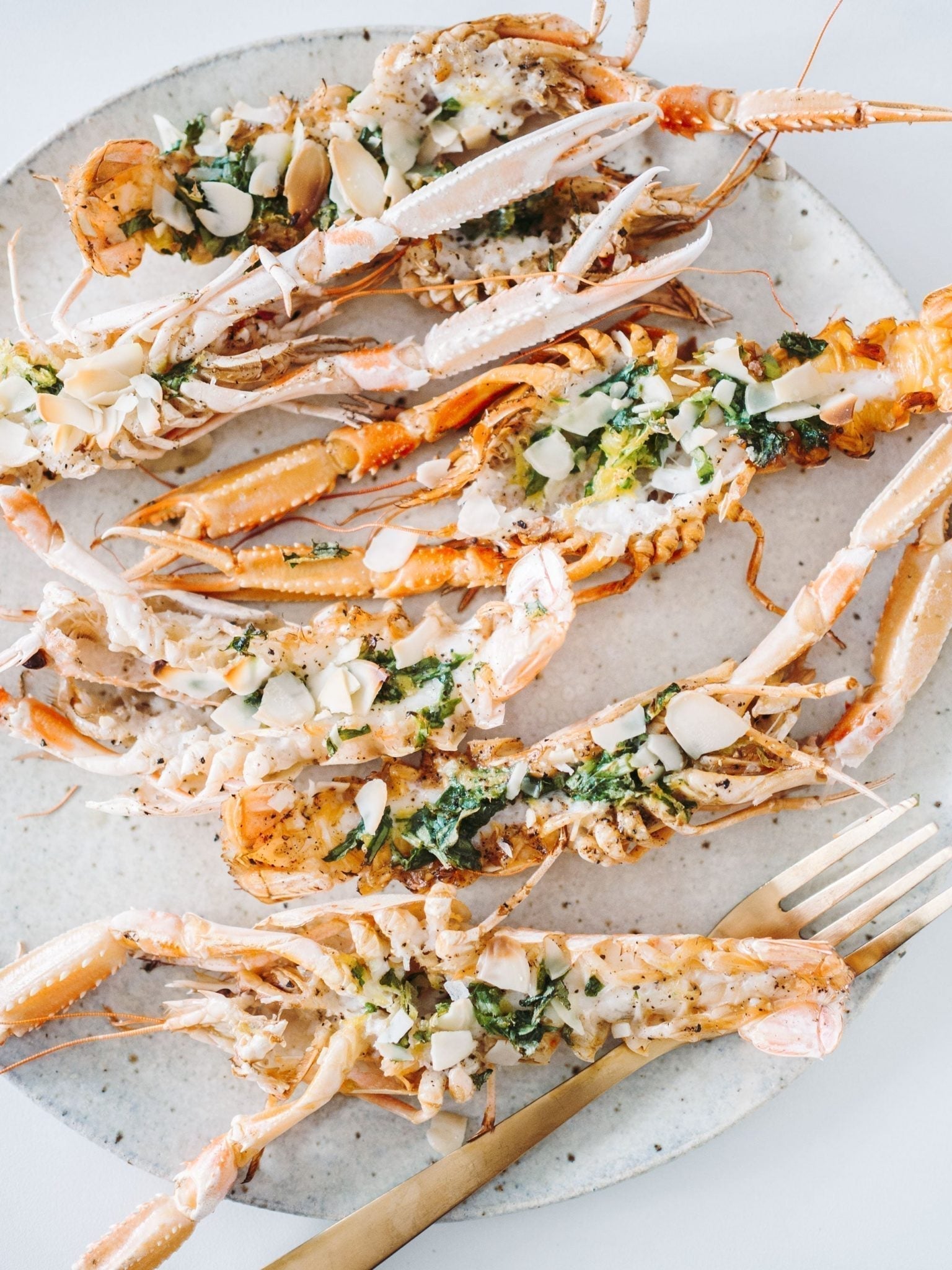 Jomfruhummer med citronskal og urter