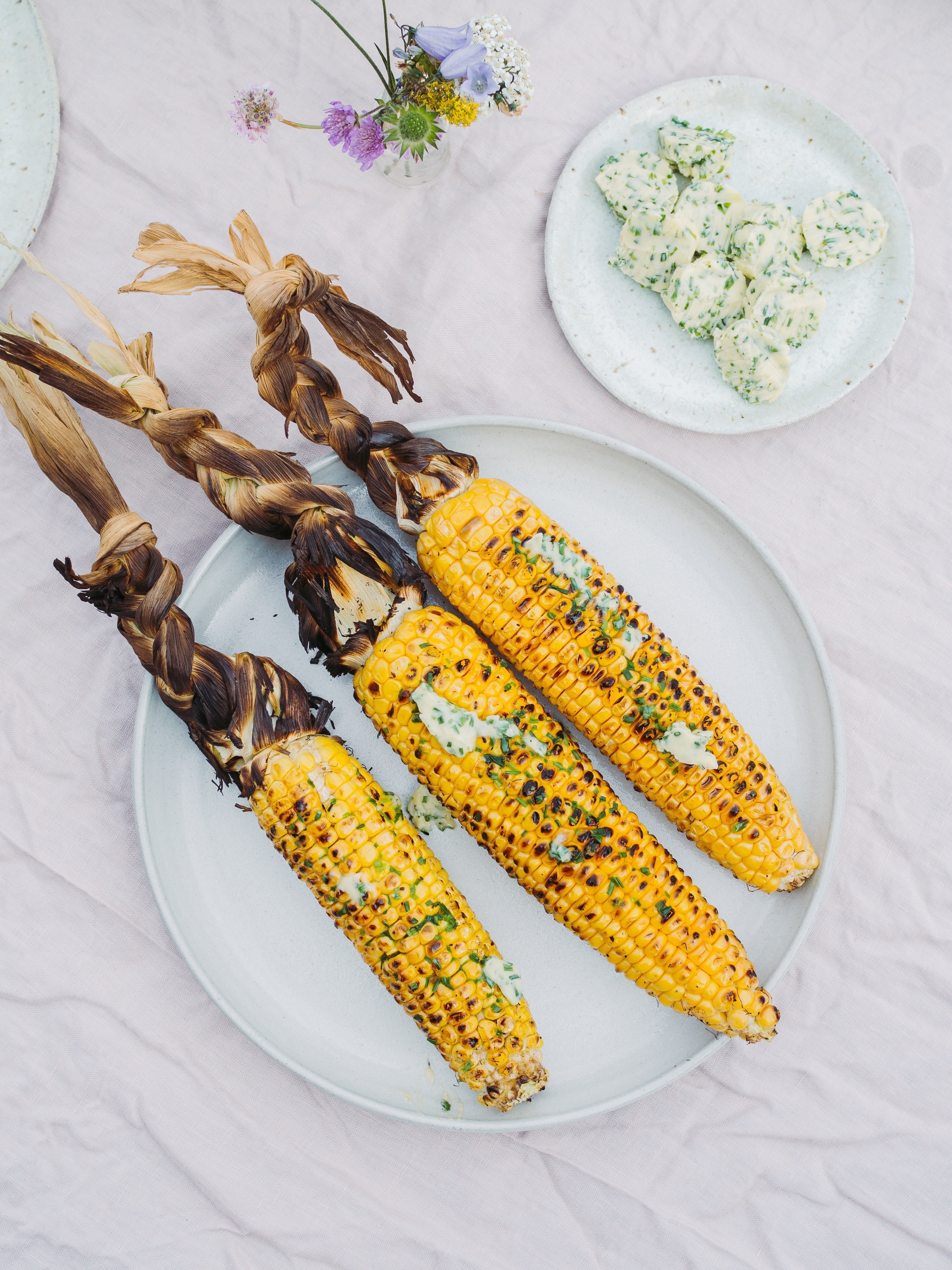 Grillede majskolber med purløgssmør
