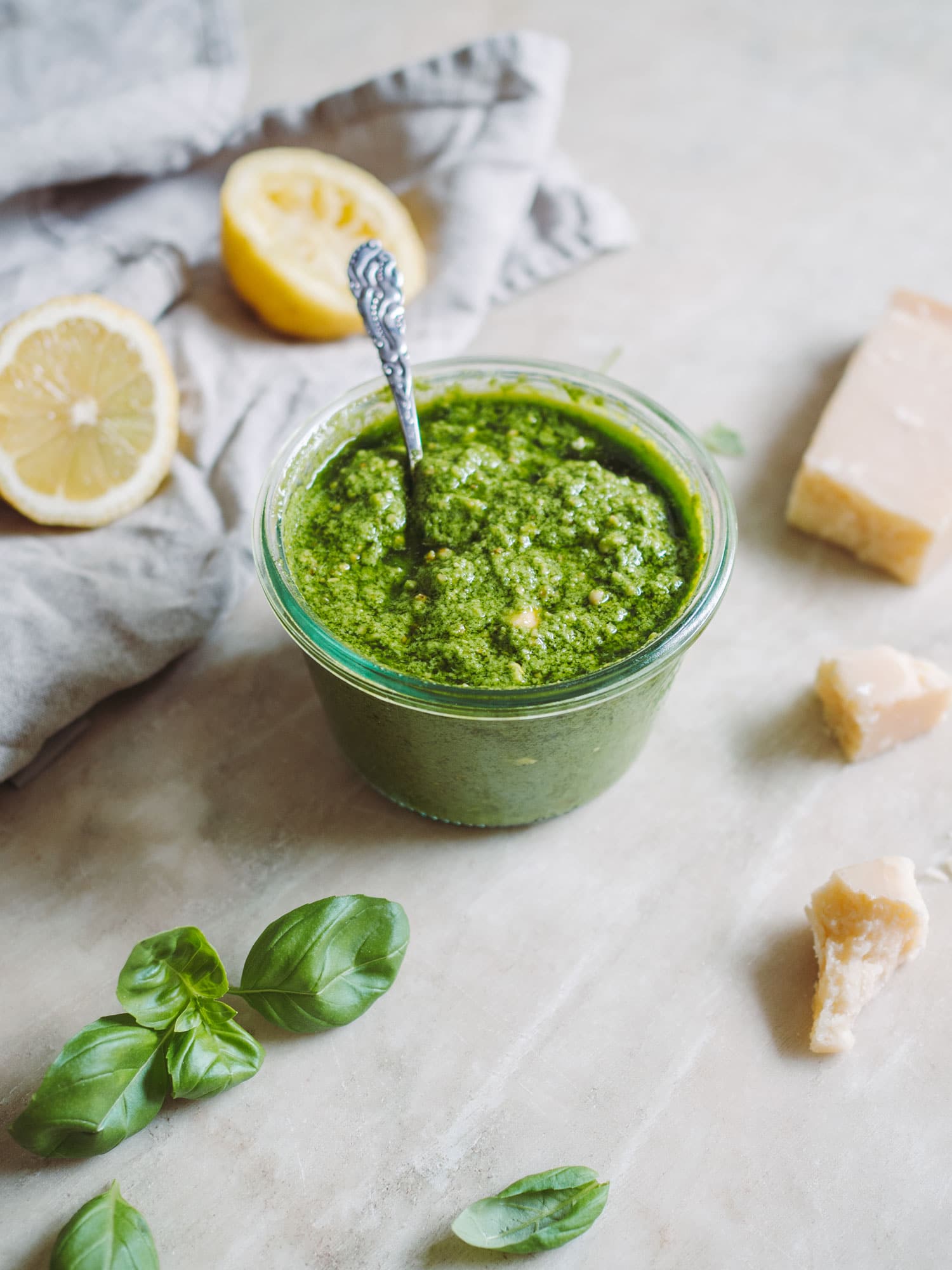 Hjemmelavet grøn pesto