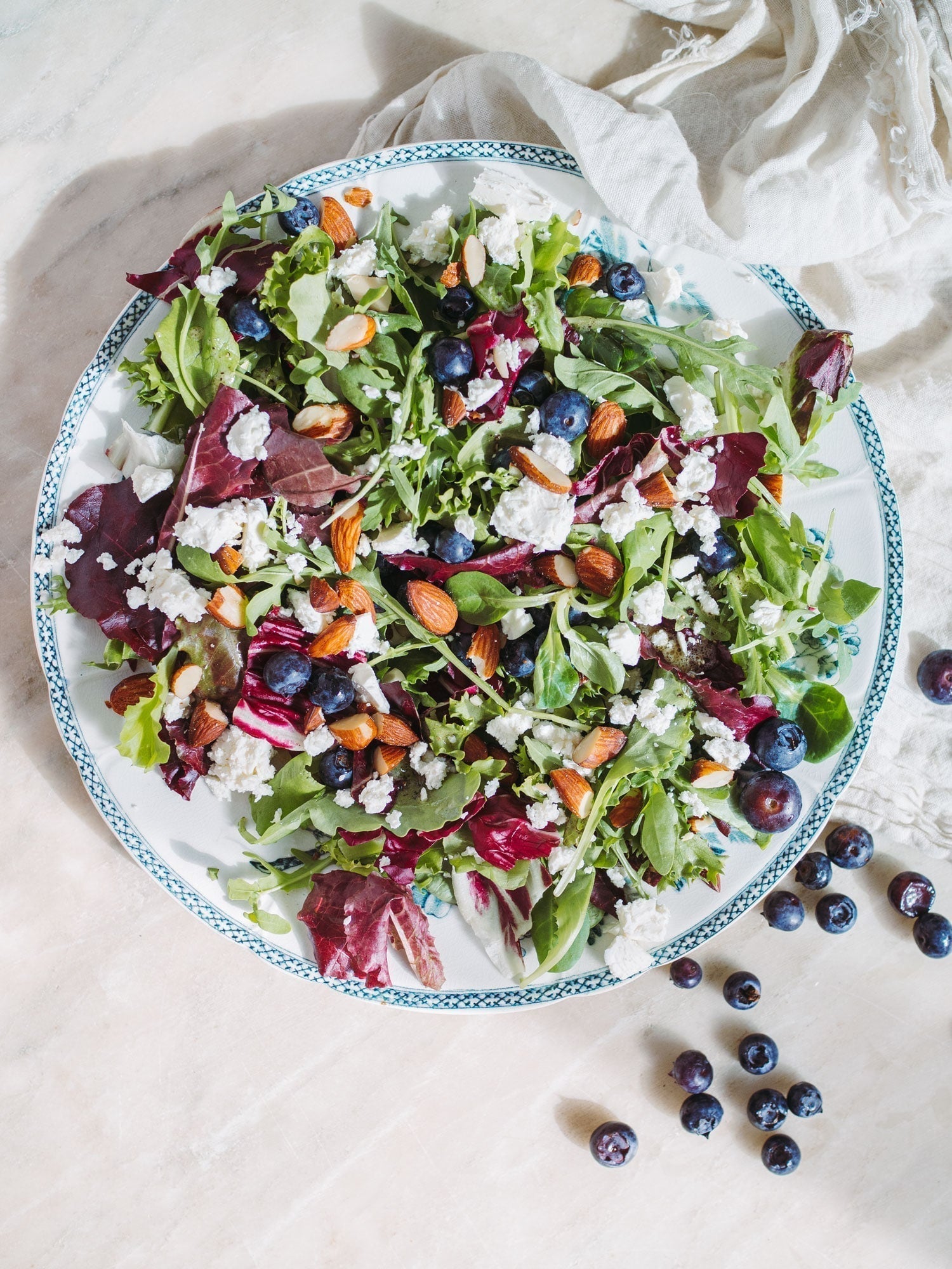 Salat med blåbær