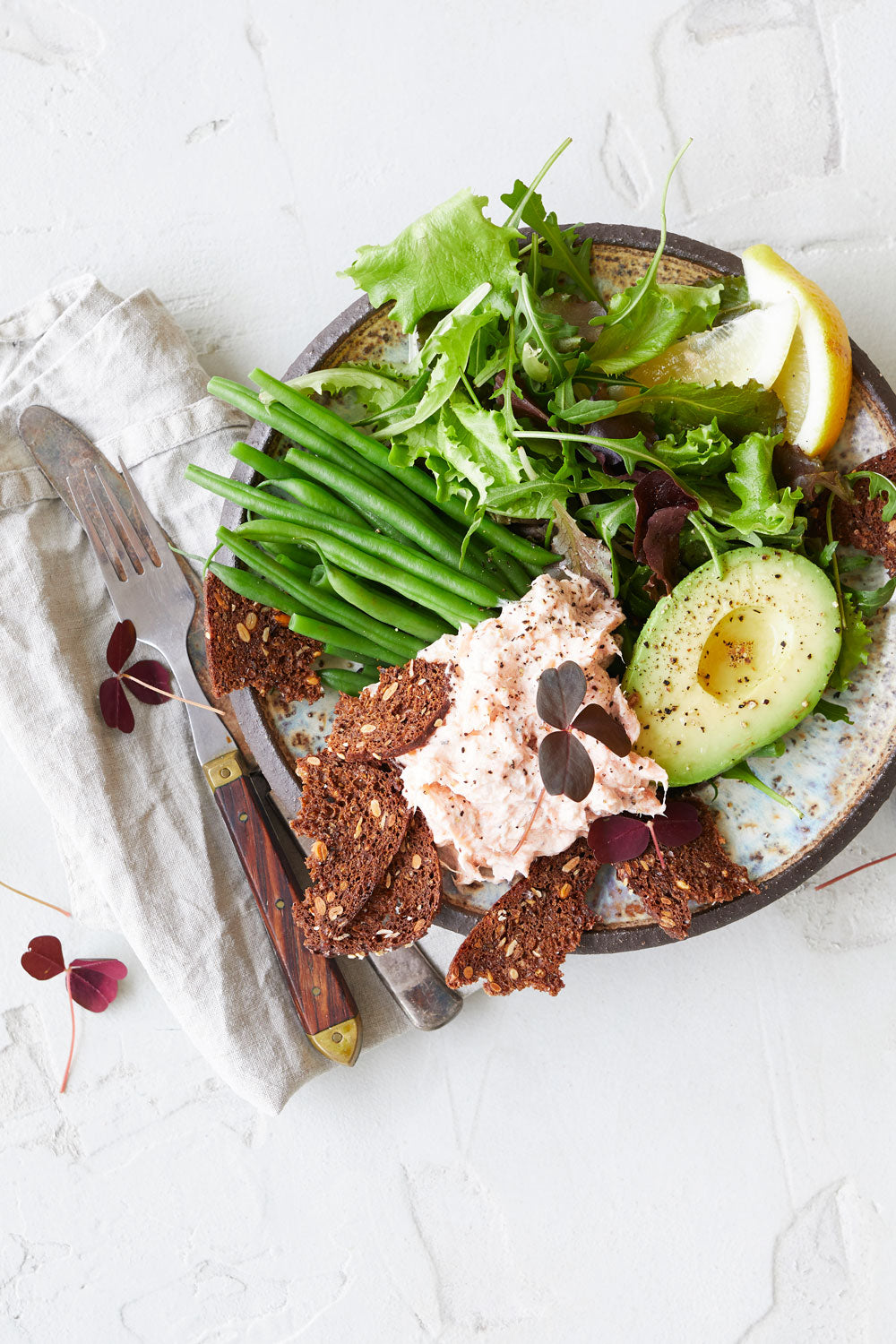 Salat med laksemousse