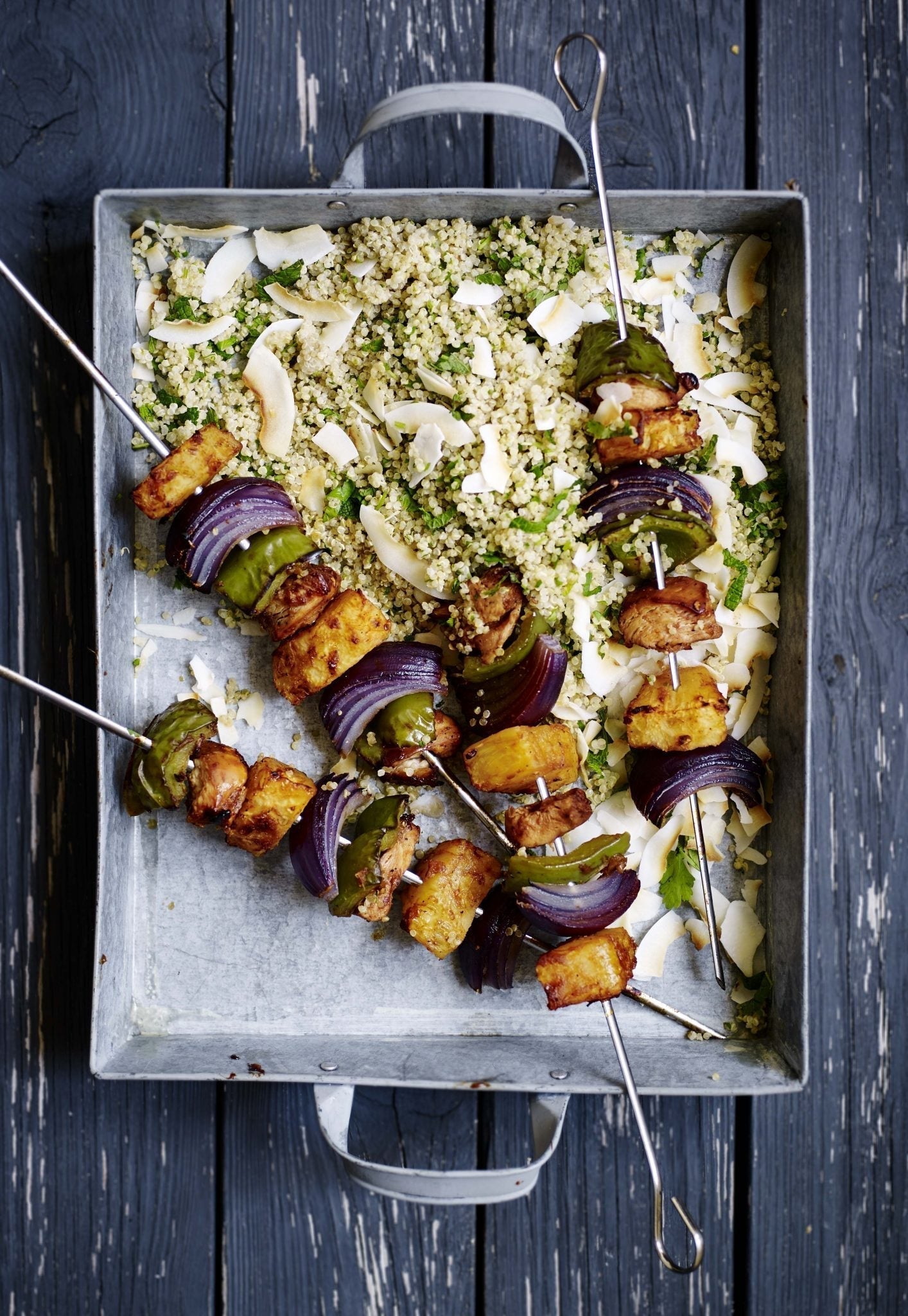 Kyllingespyd med ananas og kokos-quinoa