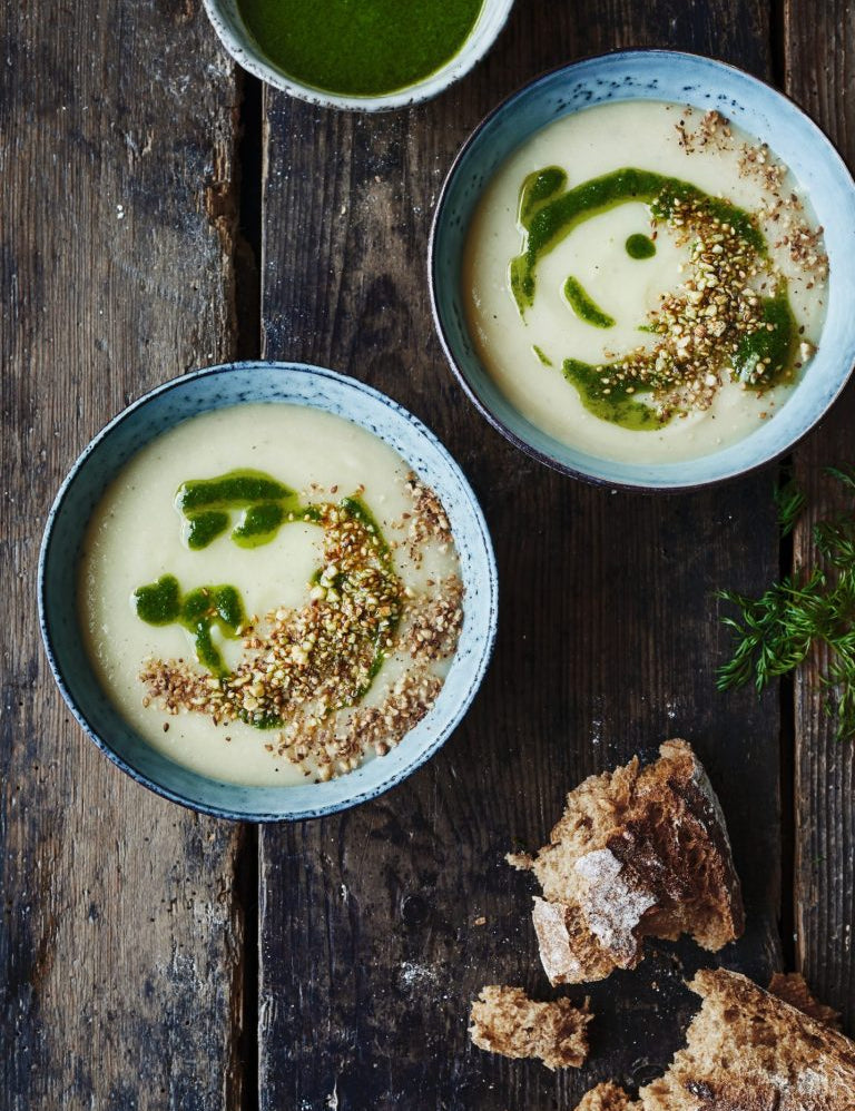 Blomkålssuppe med dild-olie & dukkah