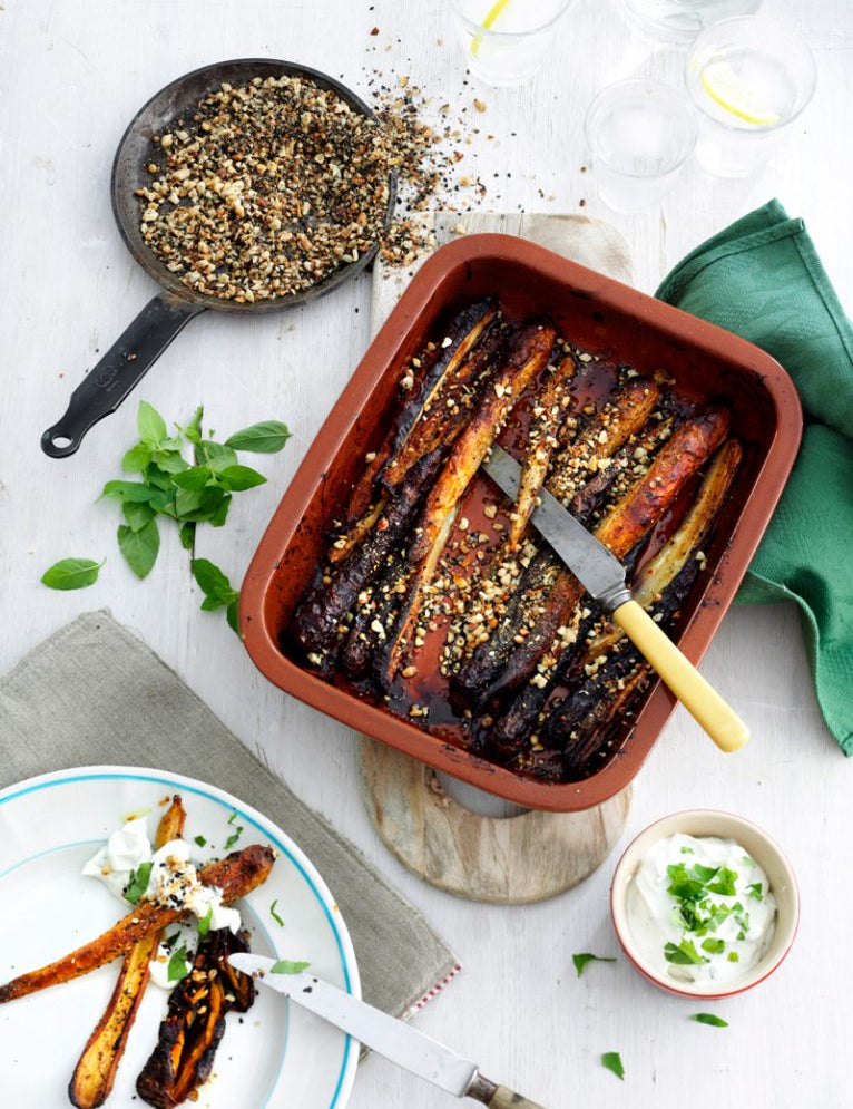 Bagte gulerødder med dukkah & mynte-yoghurtdressing