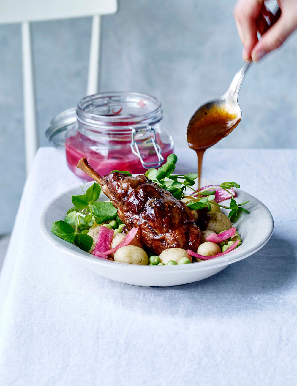 Braiserede spoleben med kartofler og ærter