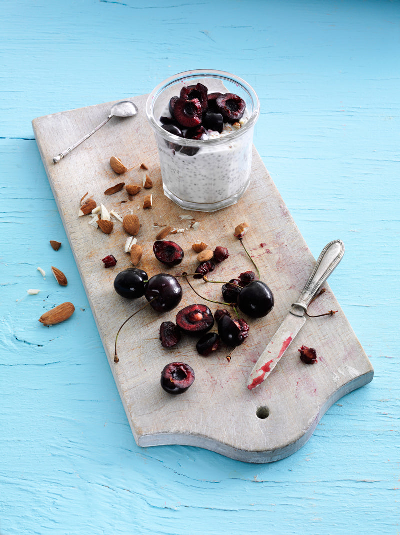 Chia alamande med friske kirsebær