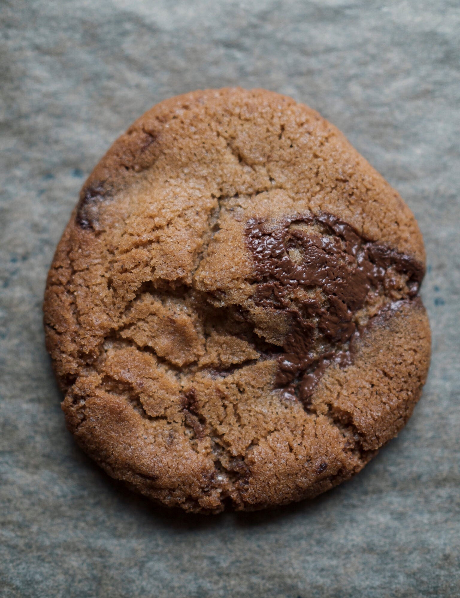 Cookies med brunet smør, pekannødder og mælkechokolade