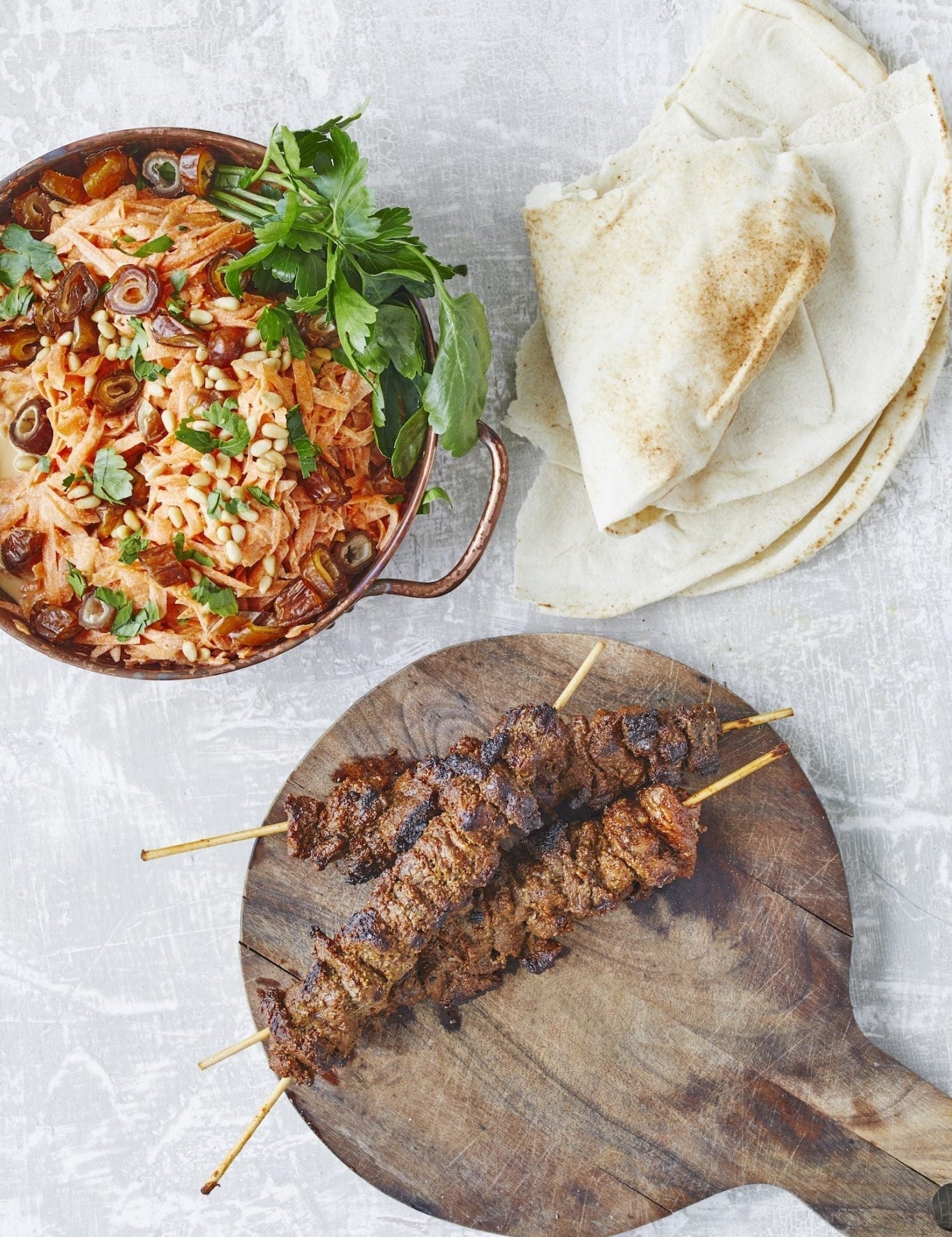 Kebabspyd af lam med gulerodssalat