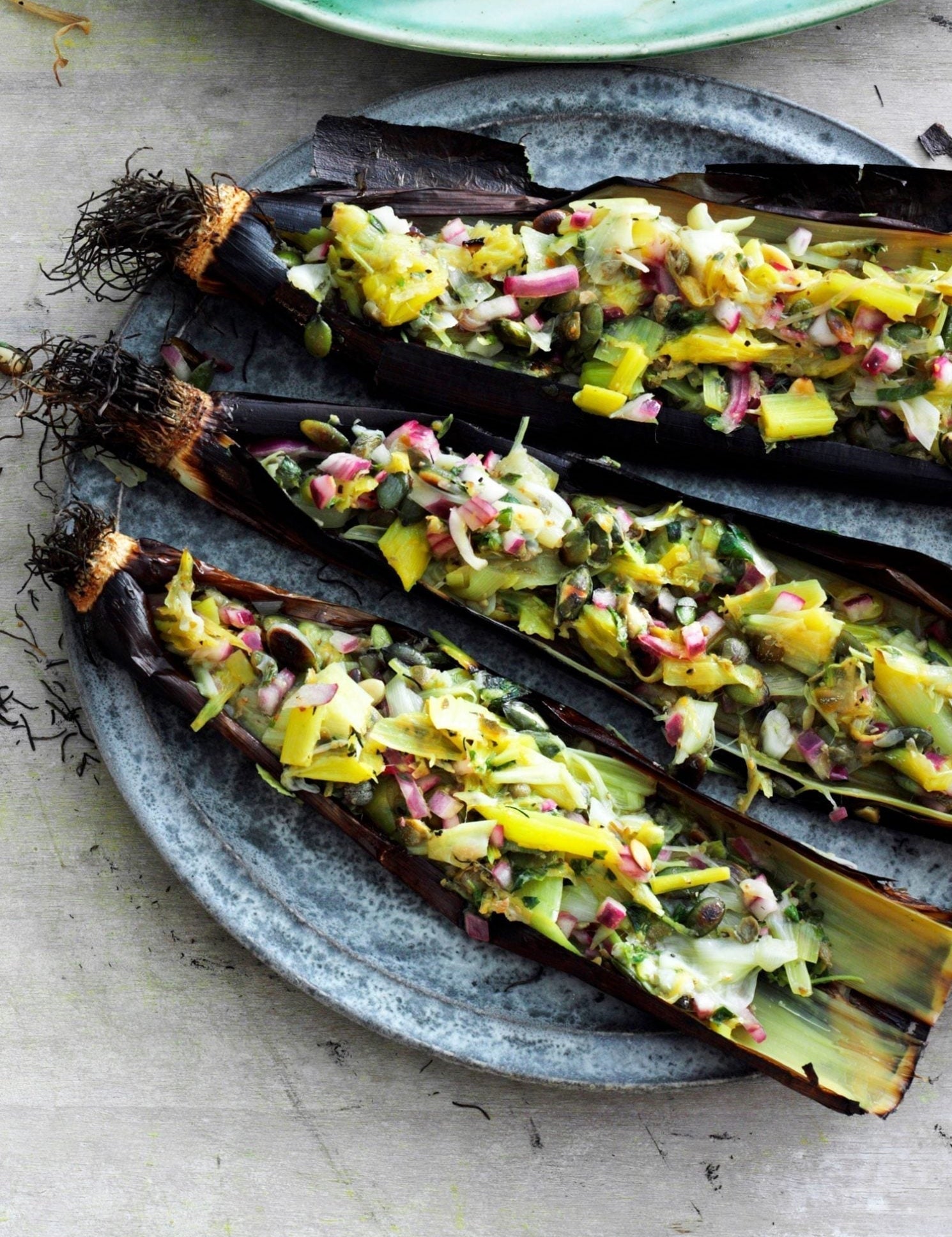 Fyldte grillede porrer