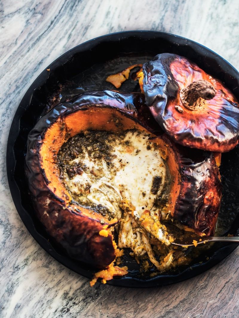 Fyldt græskar med pesto & mozzarella