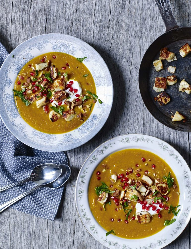 Krydret gulerodssuppe med sprød halloumi
