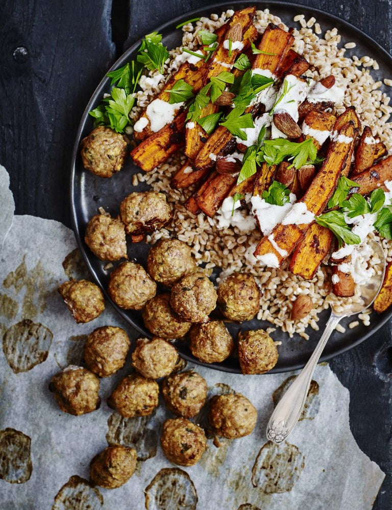 Spicy kyllingedeller med harissa-gulerødder