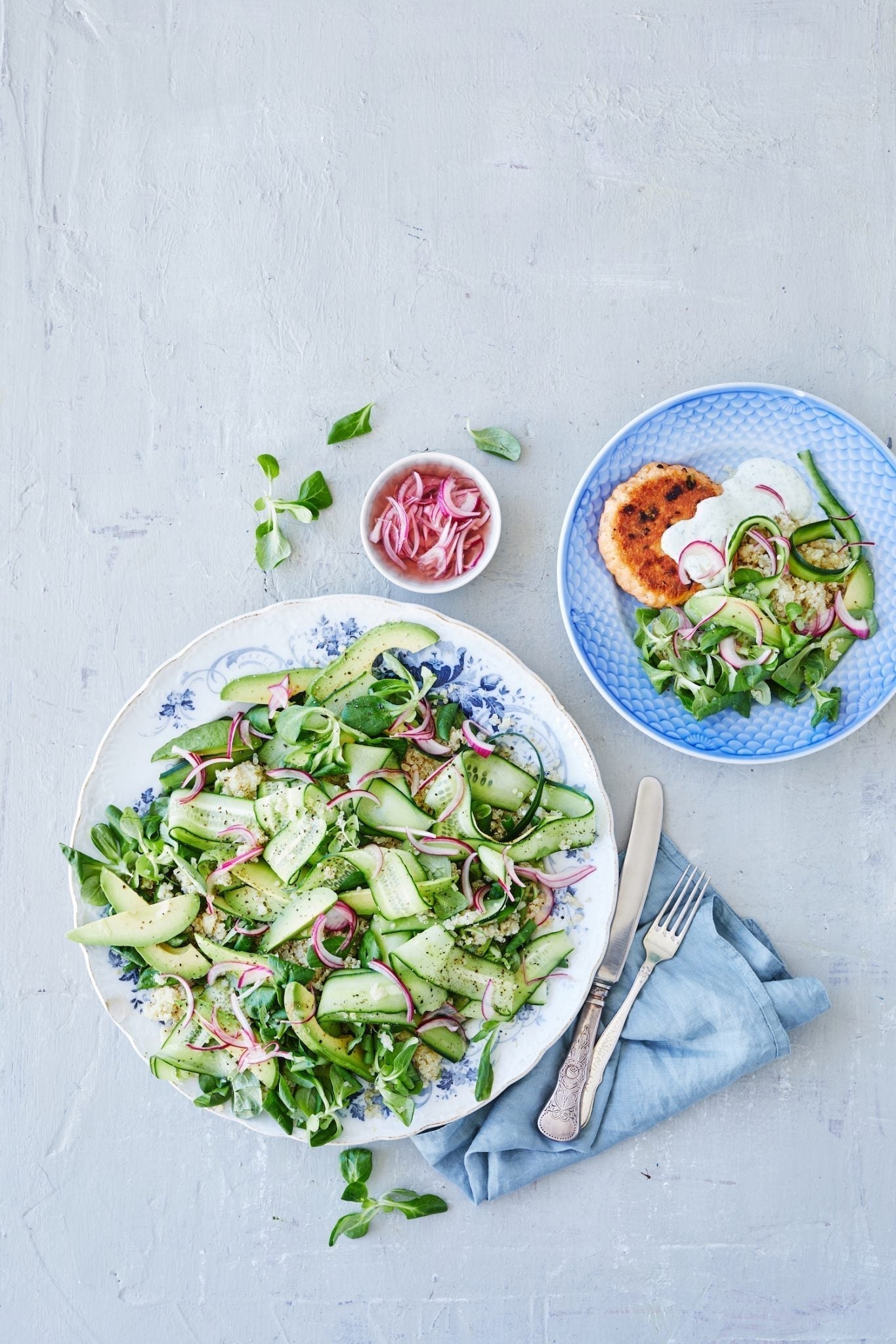 Laksefrikadeller med quinoasalat