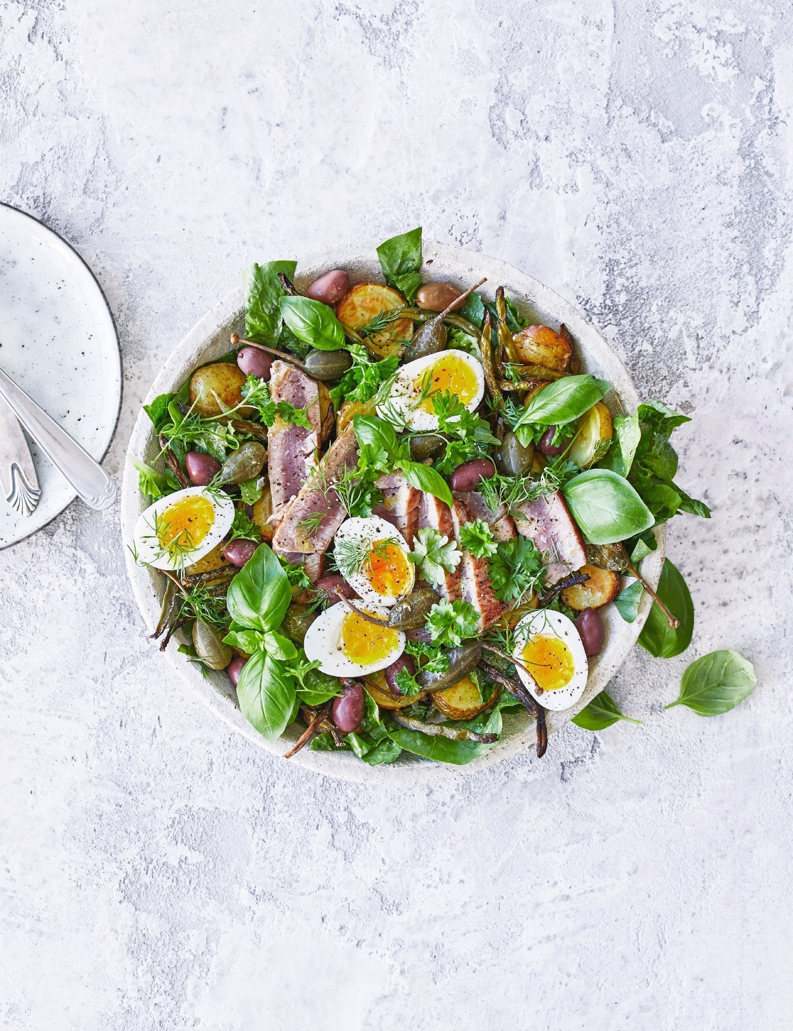 Salade niçoise med ristede kartofler