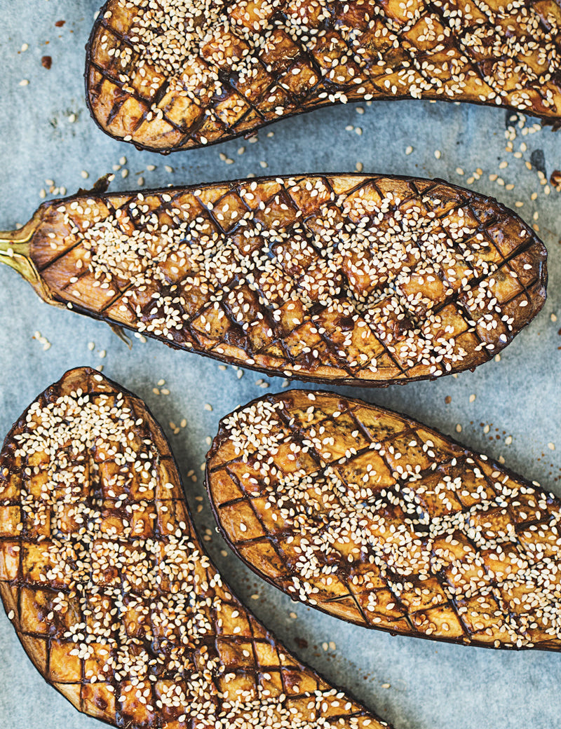 Auberginebåde med miso-glace