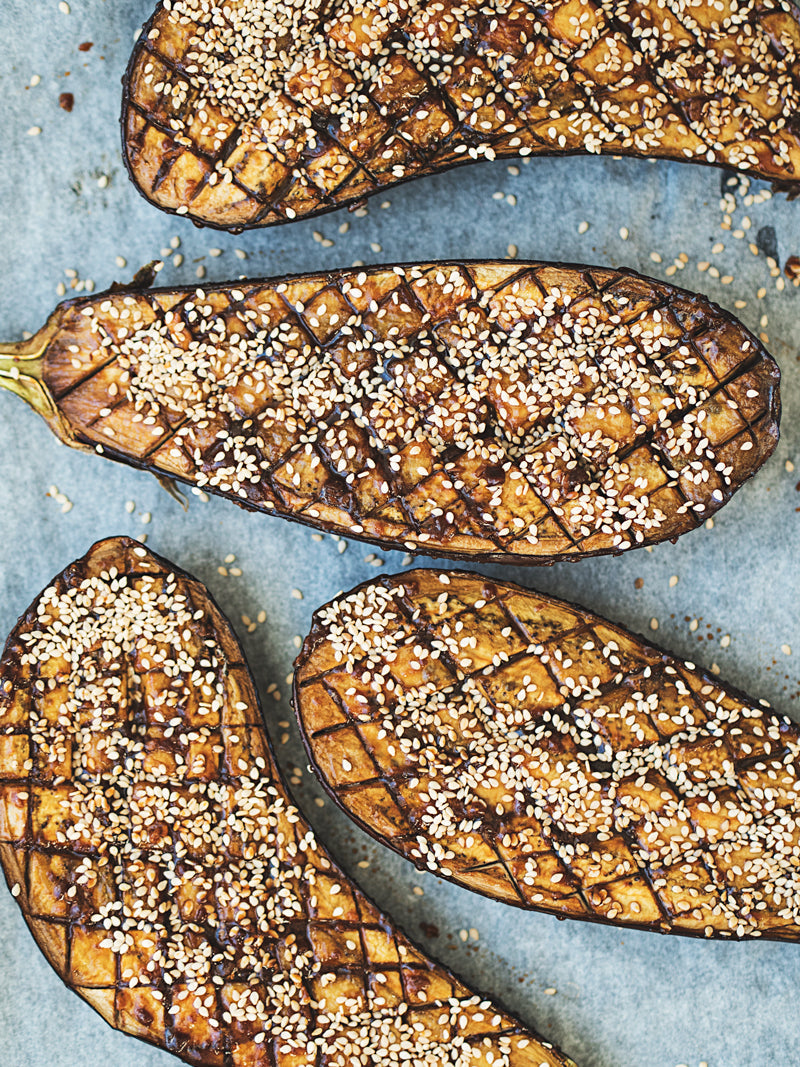 Auberginebåde med miso-glace