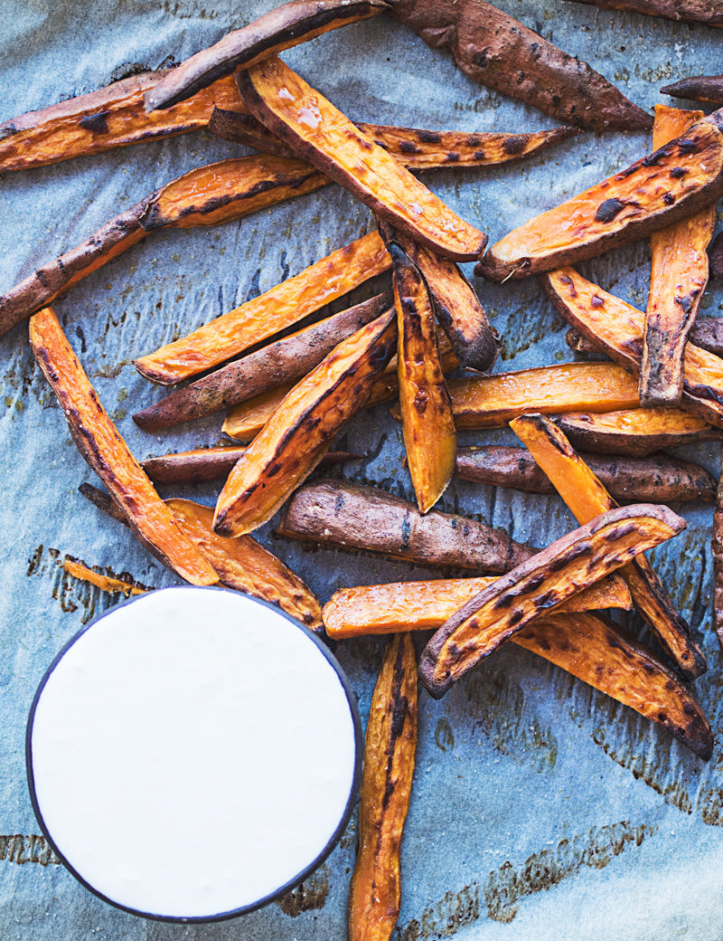 Sød kartoffel-fritter med feta-dip