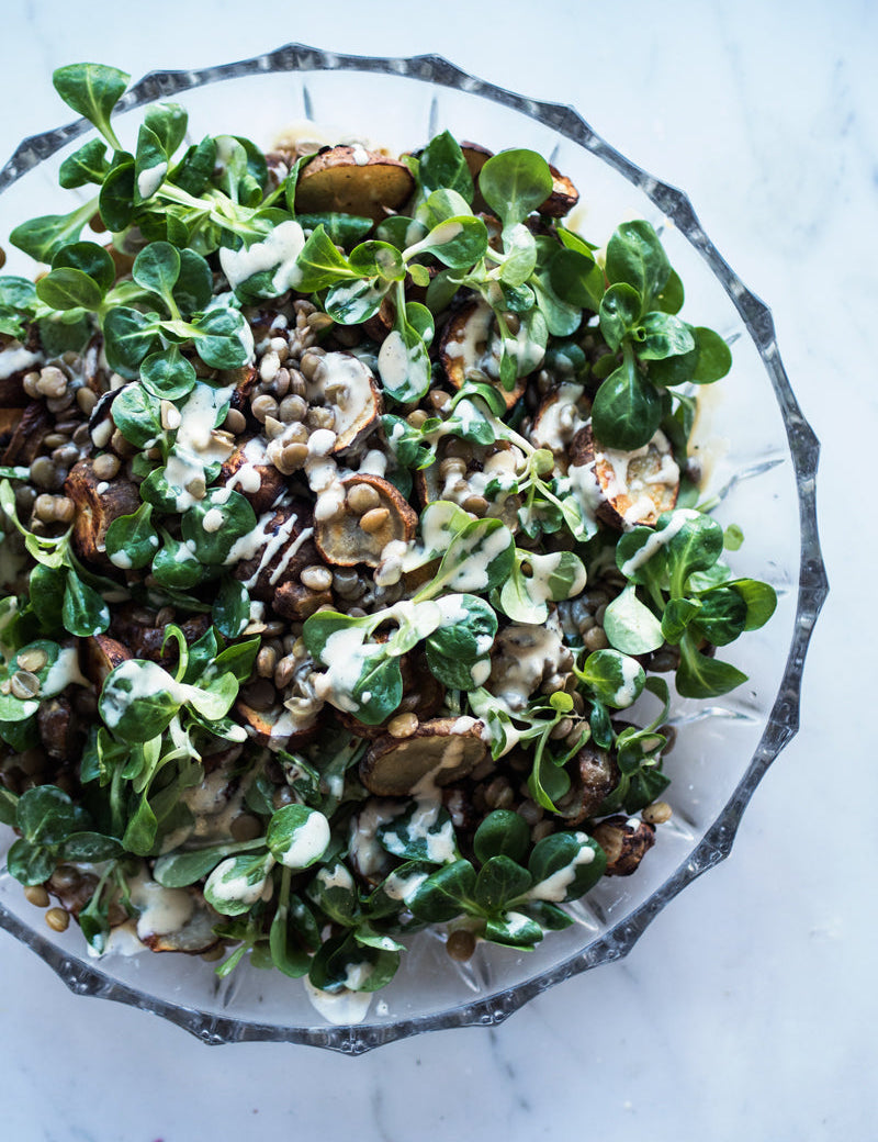 Linsesalat med ristede jordskokker og tahindressing