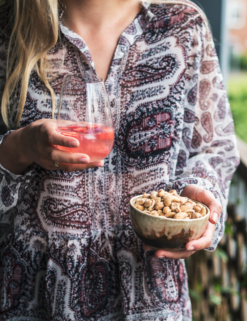 Gin og Tonic med jordbær og grape