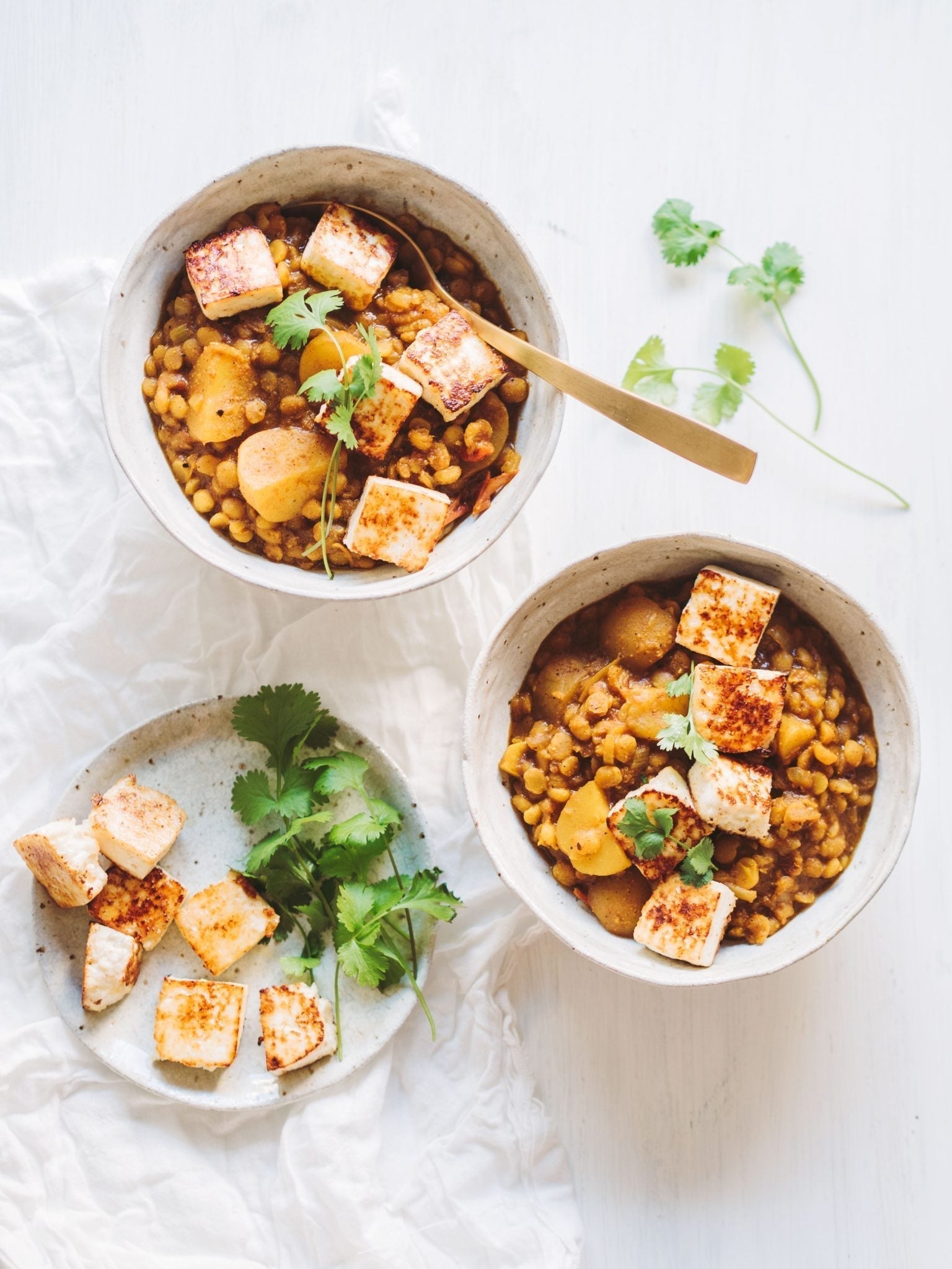 Dhal på gule ærter med nye kartofler & paneer