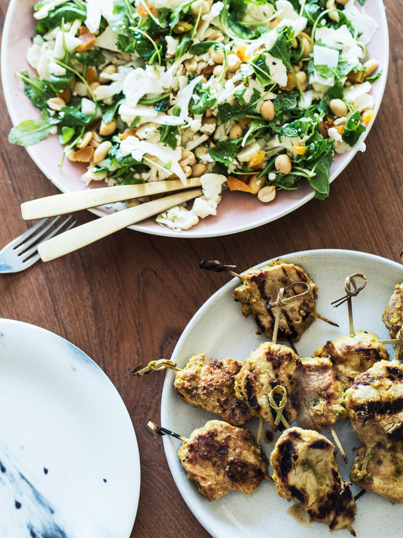 Chilimarineret satay med blomkålscouscous & myntedressing