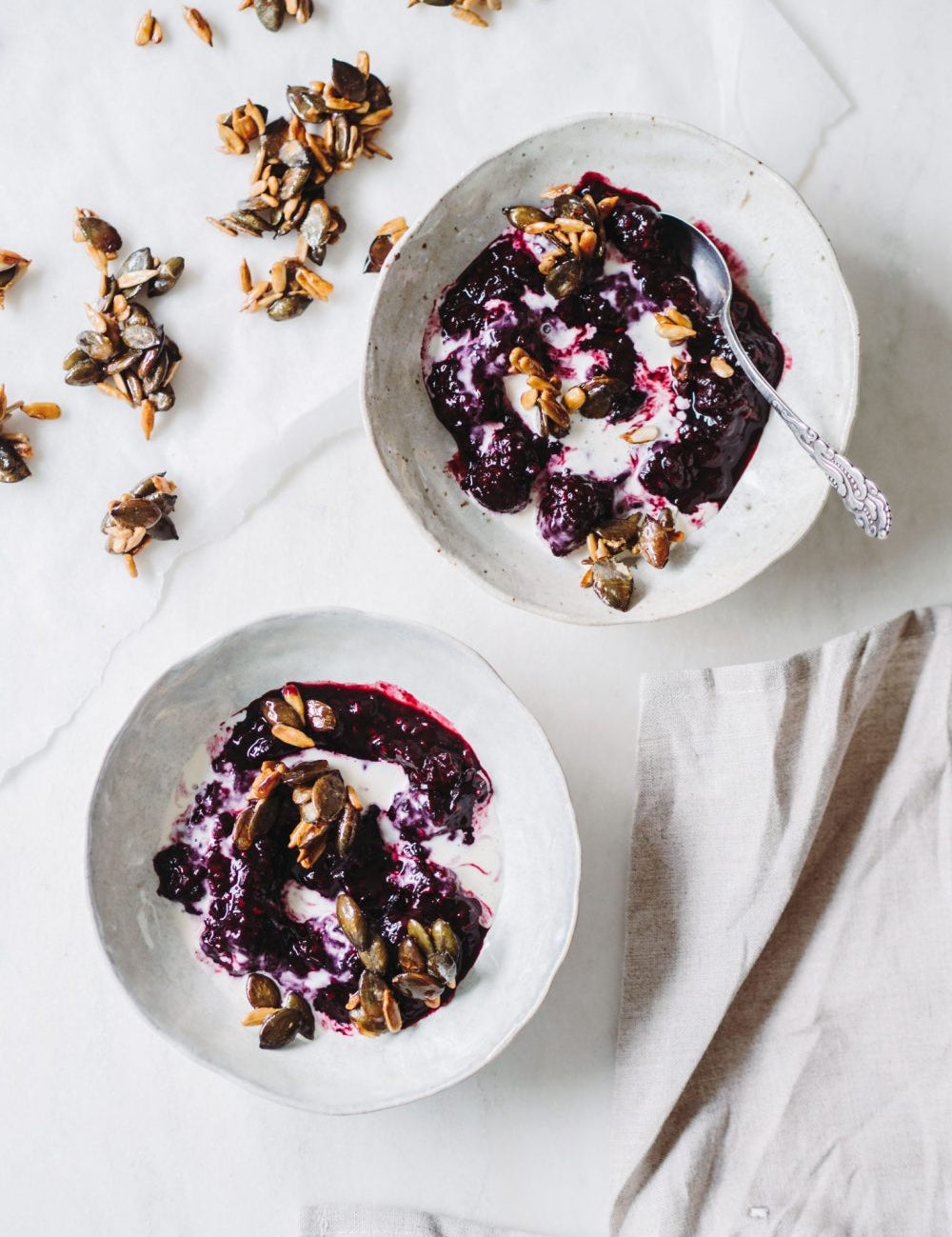Skovbærgrød med ahornristede kerner