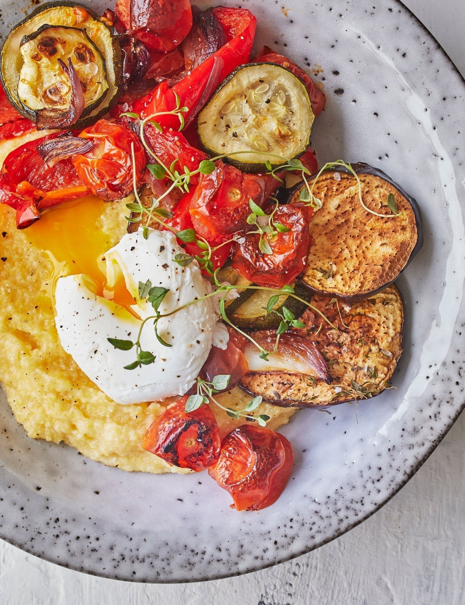 Polenta med grøntsager og æg
