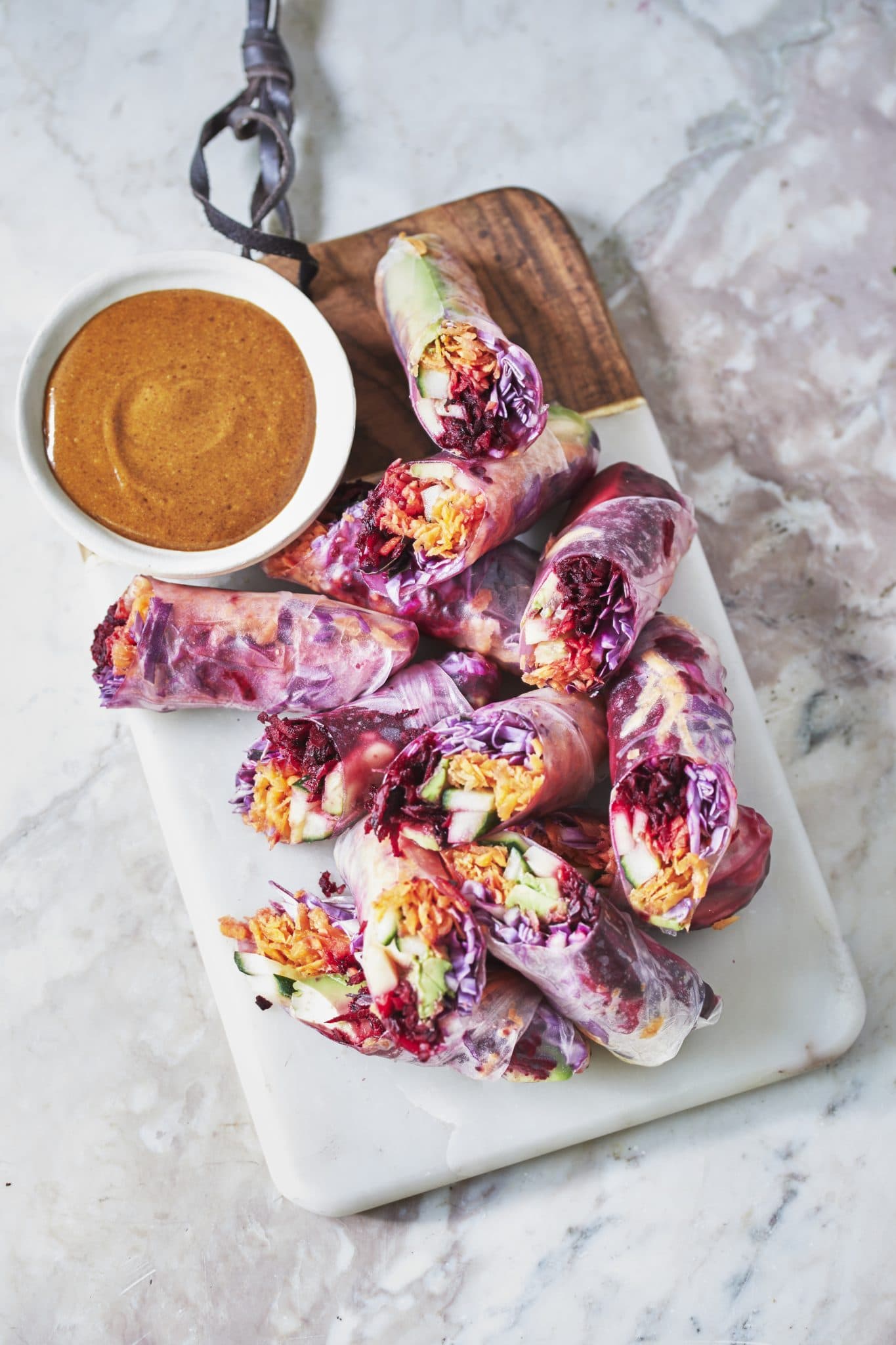 Rispapirsruller med asiatisk daddeldip