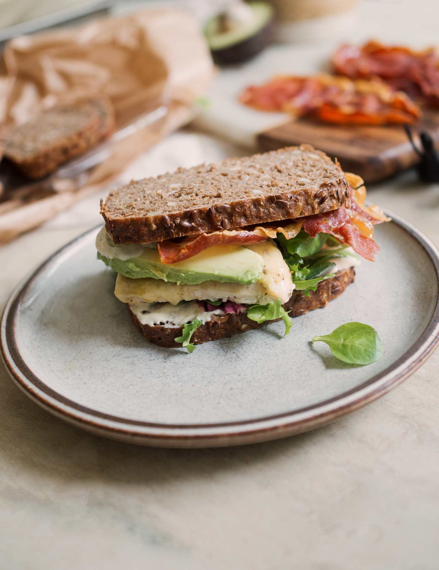 Rugbrødssandwich med kylling