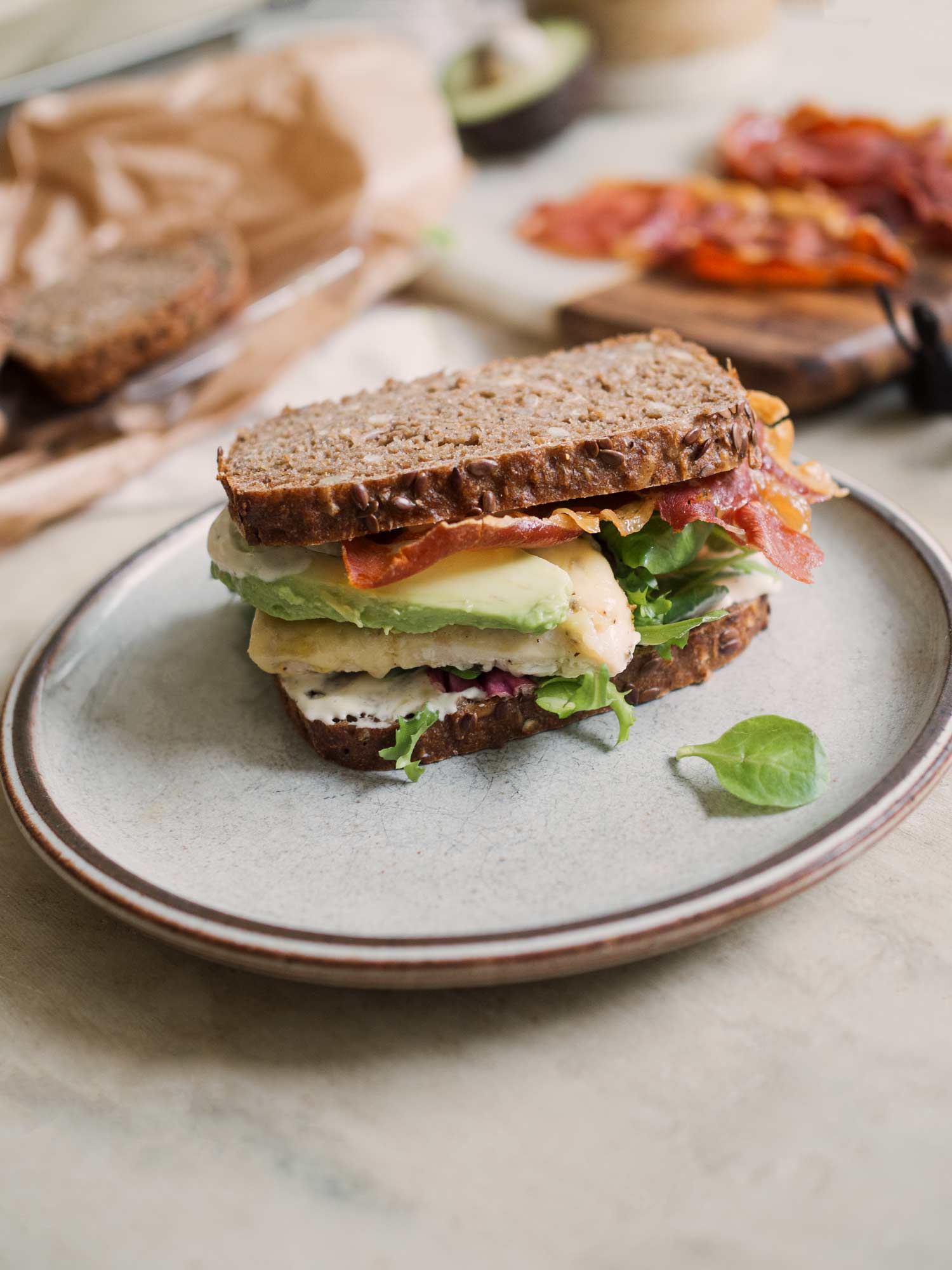 Rugbrødssandwich med kylling