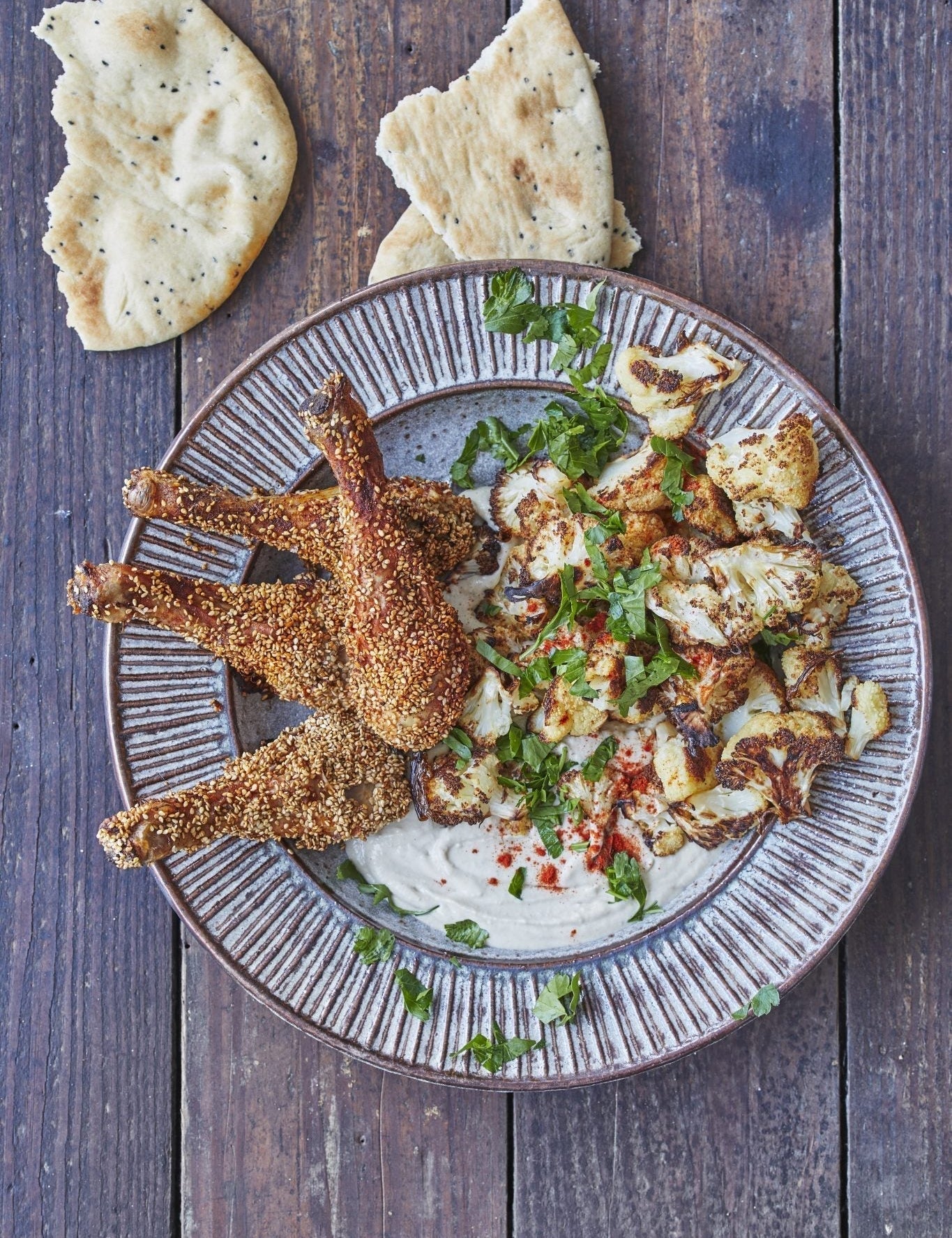 Krydrede kyllingelår & butterbean-hummus