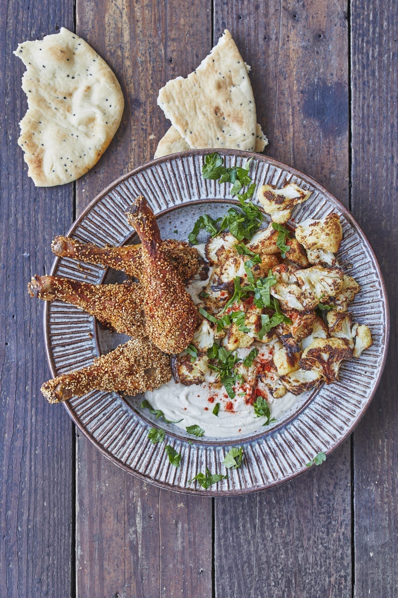 Krydrede kyllingelår & butterbean-hummus