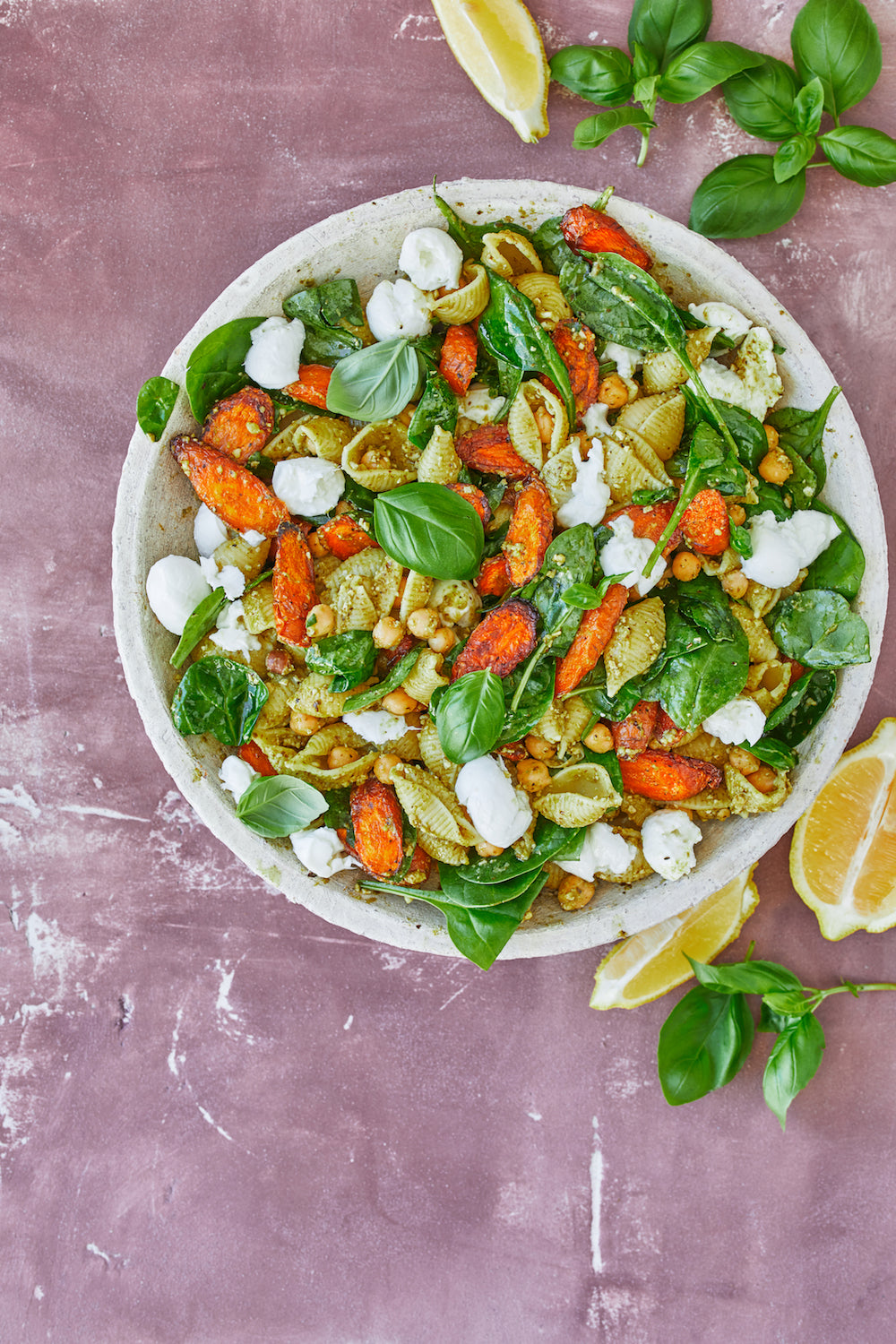 Pastasalat med pesto & bagte gulerødder