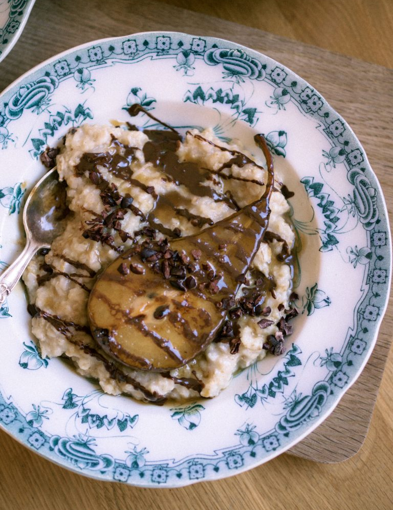 Havregrød med karamelliseret pære