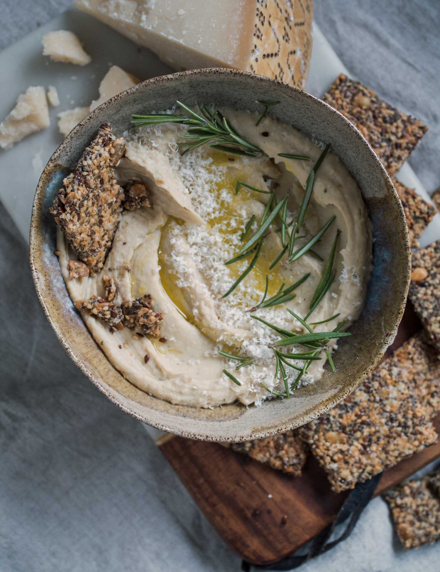 Hvid bønnedip med ristet hvidløg og Grana Padano
