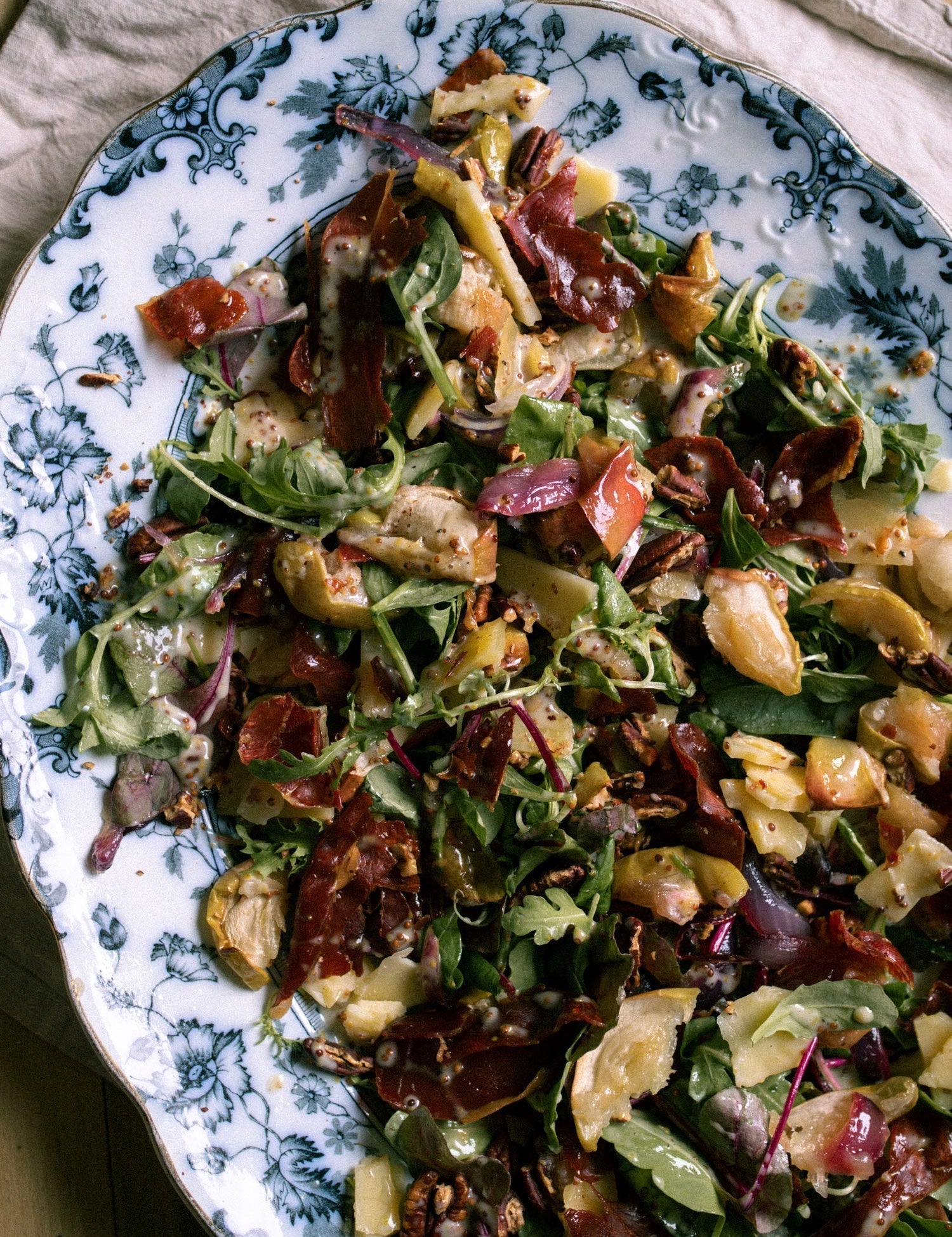 Salat med bagte æbler