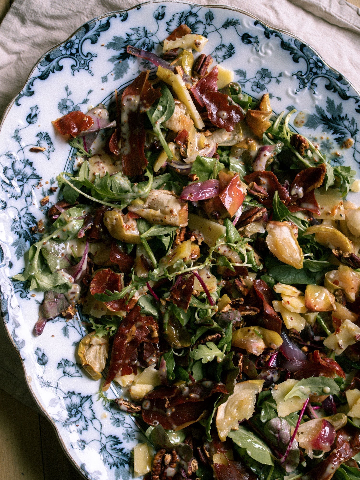 Salat med bagte æbler