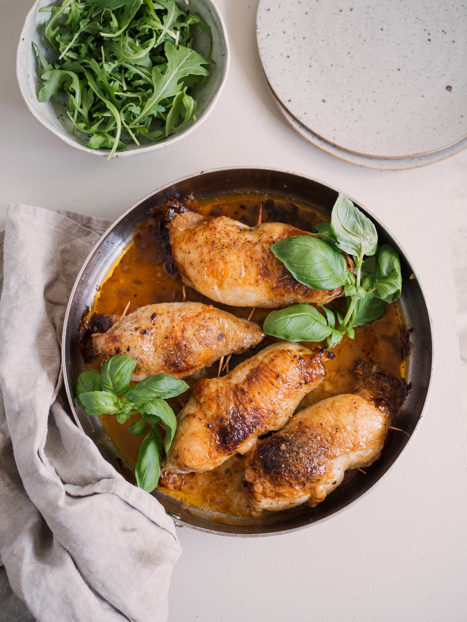 Fyldt kylling med mozzarella og rød pesto