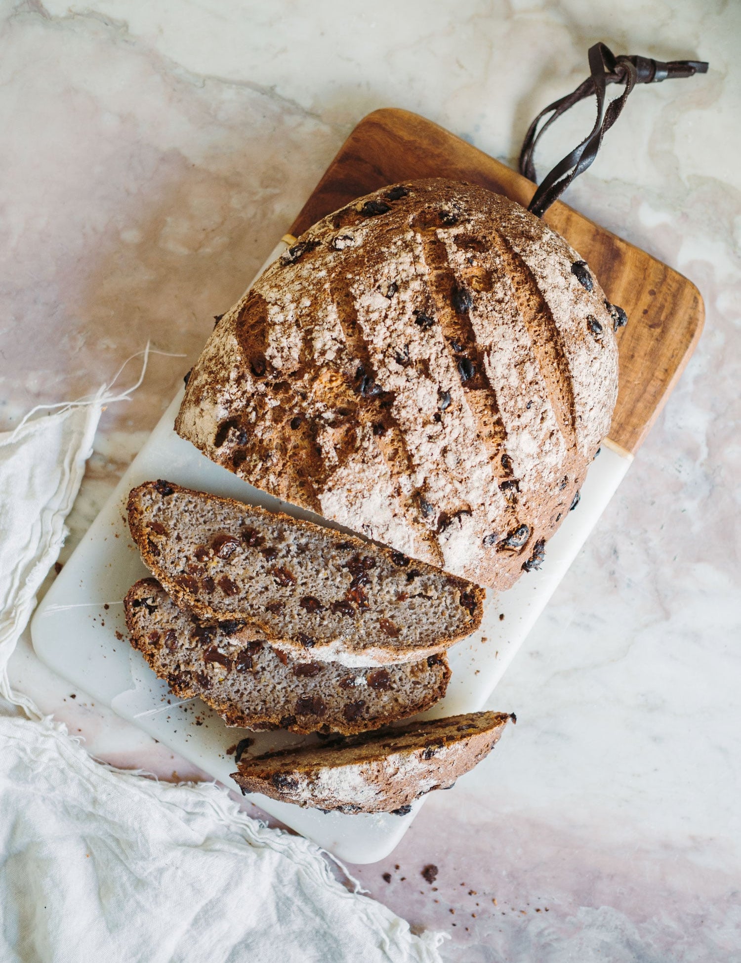 Boghvedebrød med rosiner