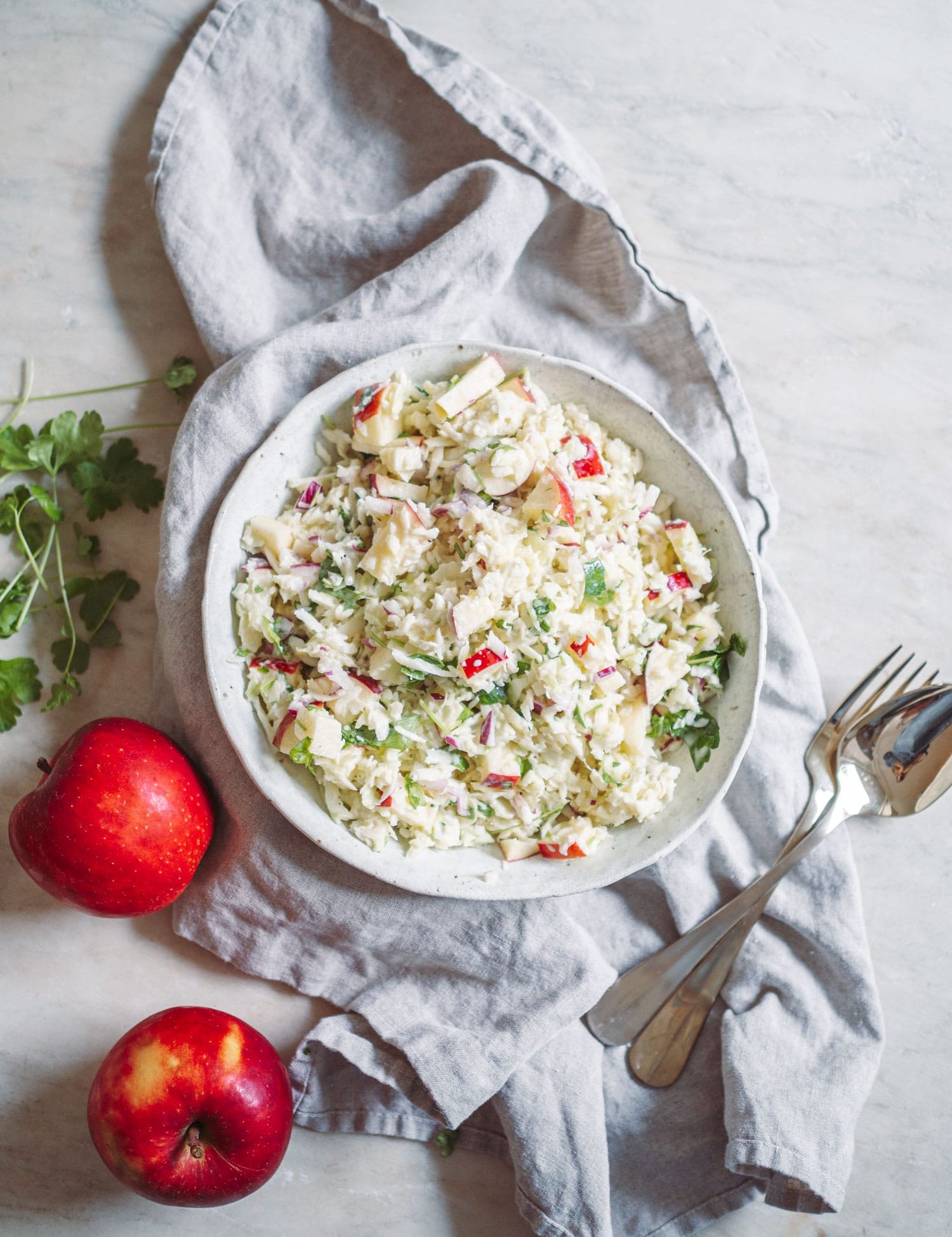 Hvidkålssalat med æble