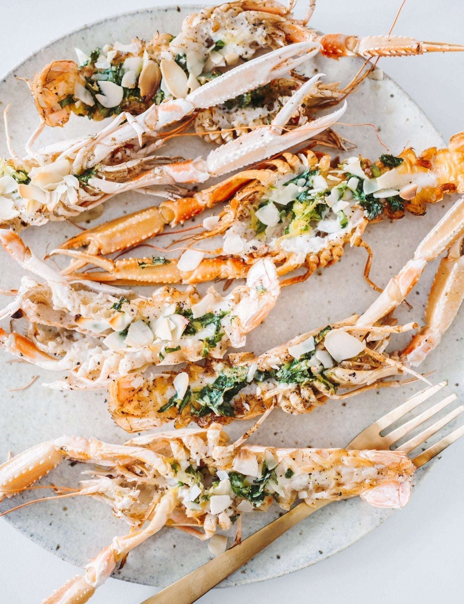 Jomfruhummer med citronskal og urter