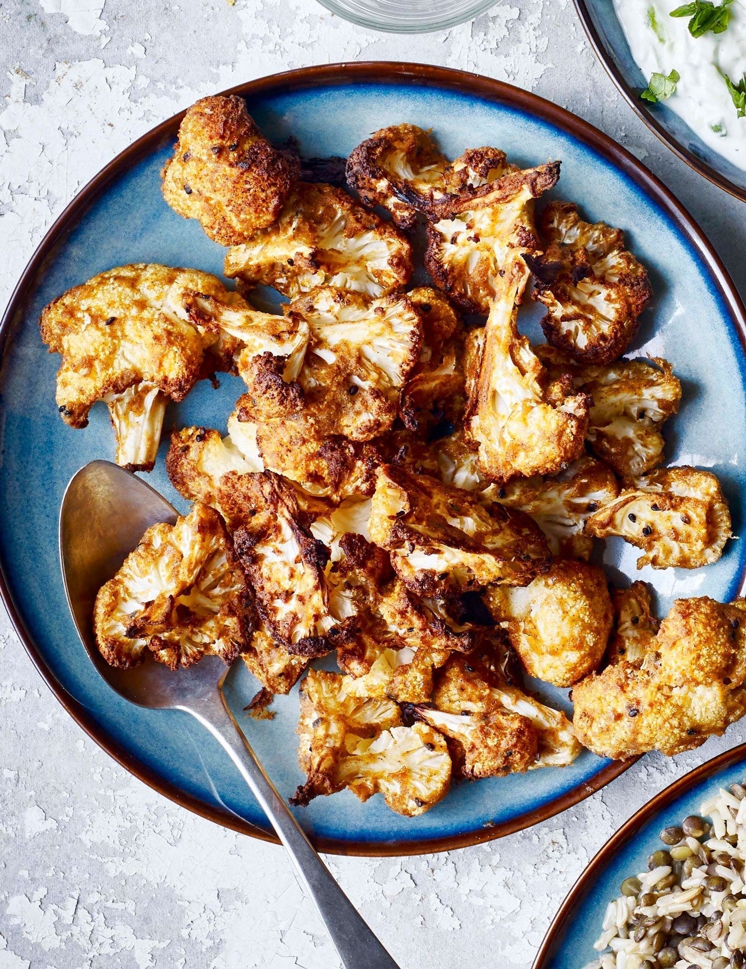 Krydret blomkål med mellemøstlig tzatziki